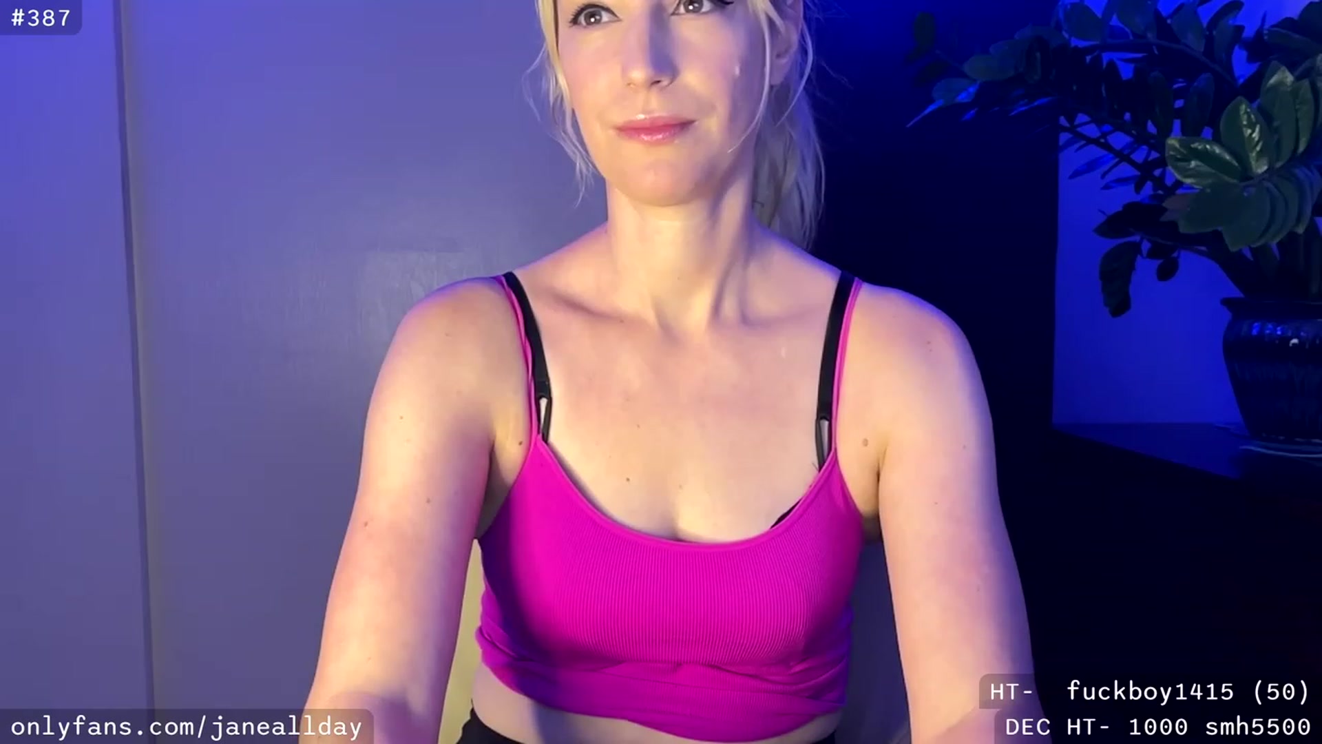 Gallery image thumbnail from JaneAllDay's myfreecams stream on, 12/17/2023, 05:52 image 9 of 20