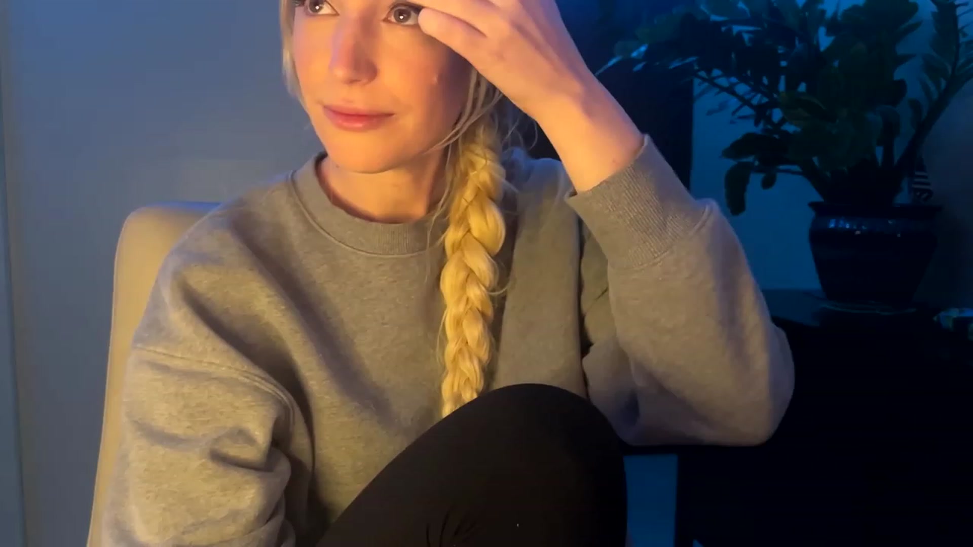 Gallery image thumbnail from JaneAllDay's myfreecams stream on, 12/20/2023, 07:03 image 11 of 20