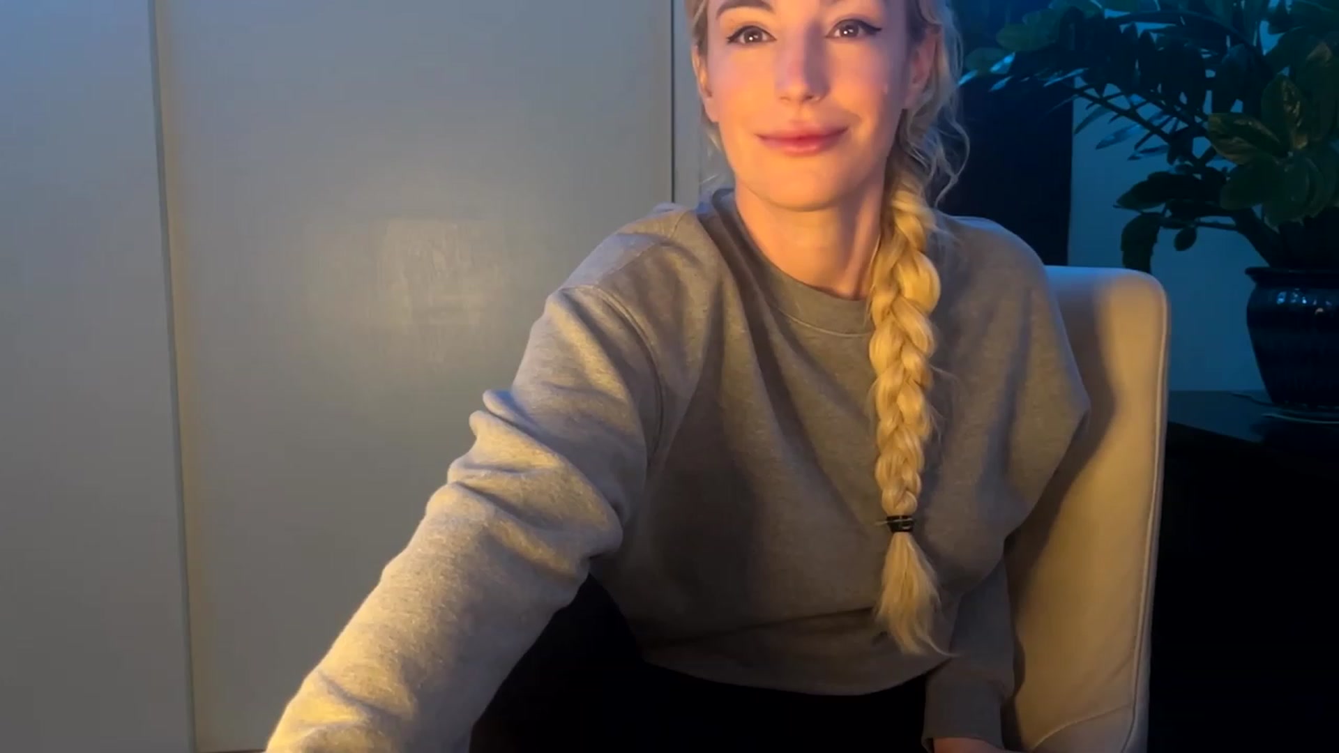 Gallery image thumbnail from JaneAllDay's myfreecams stream on, 12/20/2023, 07:03 image 6 of 20
