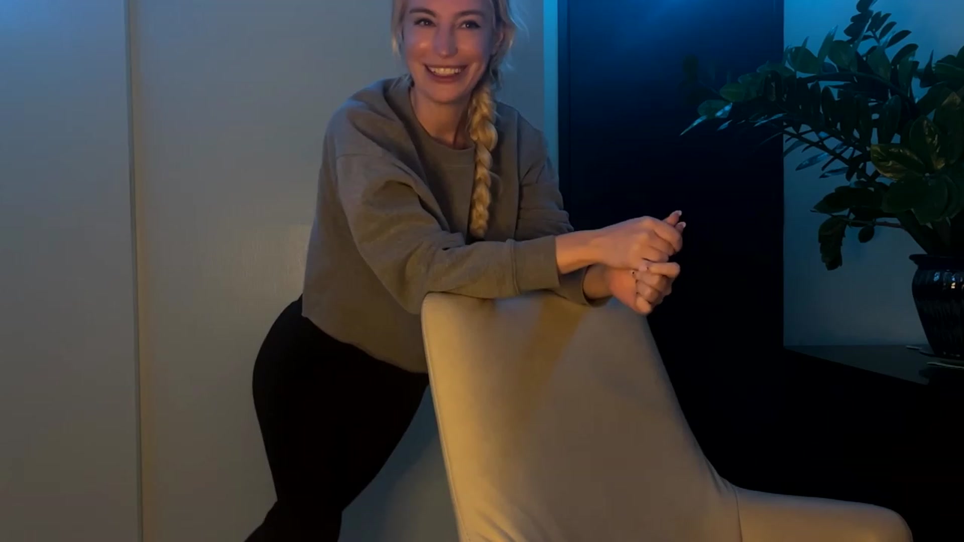 Gallery image thumbnail from JaneAllDay's myfreecams stream on, 12/20/2023, 07:03 image 12 of 20