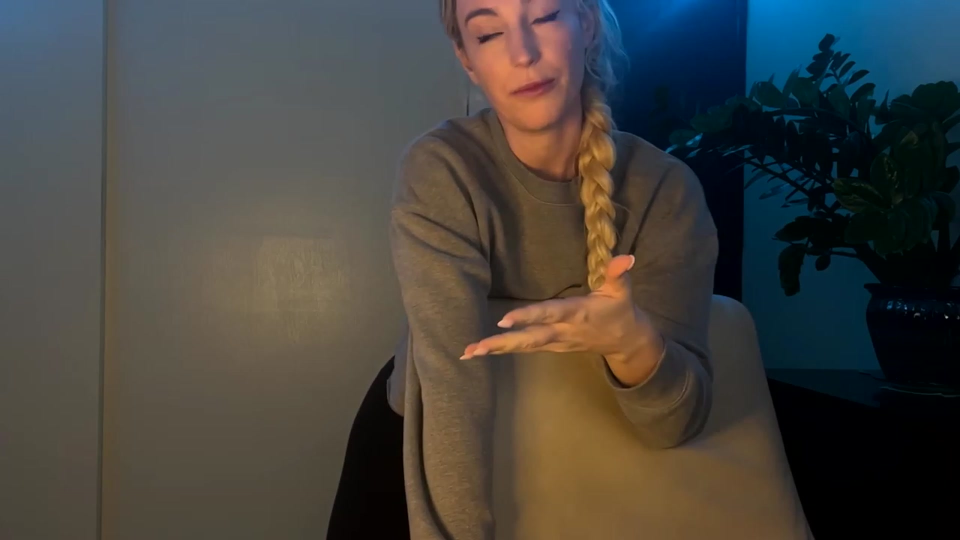 Gallery image thumbnail from JaneAllDay's myfreecams stream on, 12/20/2023, 07:03 image 4 of 20