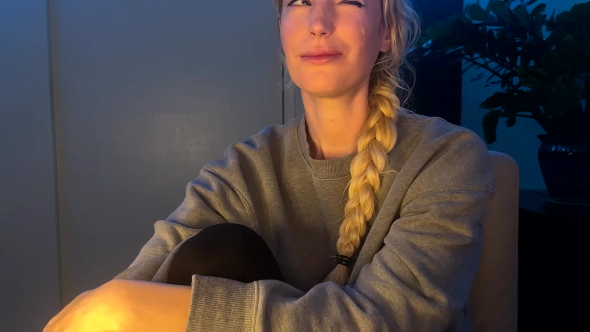 Gallery image thumbnail from JaneAllDay's myfreecams stream on, 12/20/2023, 07:03 image 9 of 20