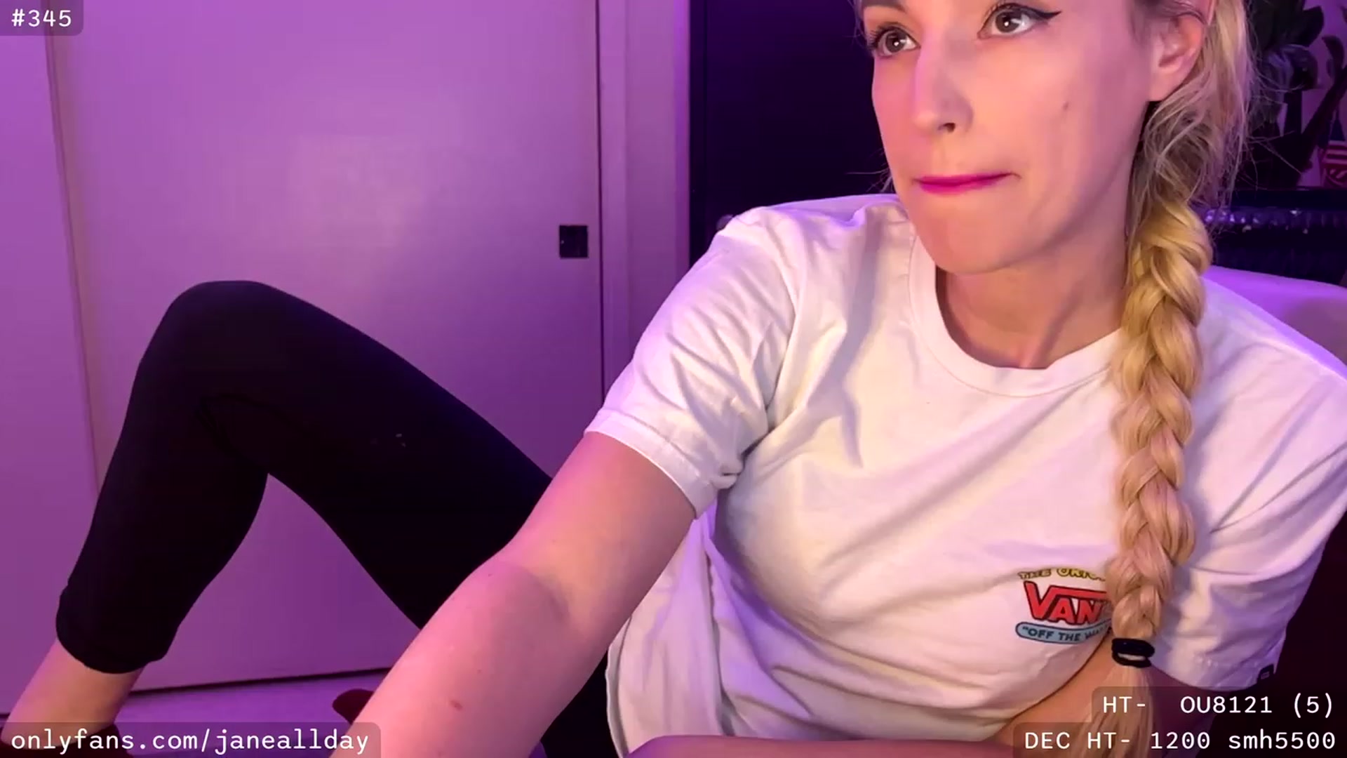 Gallery image thumbnail from JaneAllDay's myfreecams stream on, 12/21/2023, 04:01 image 15 of 20