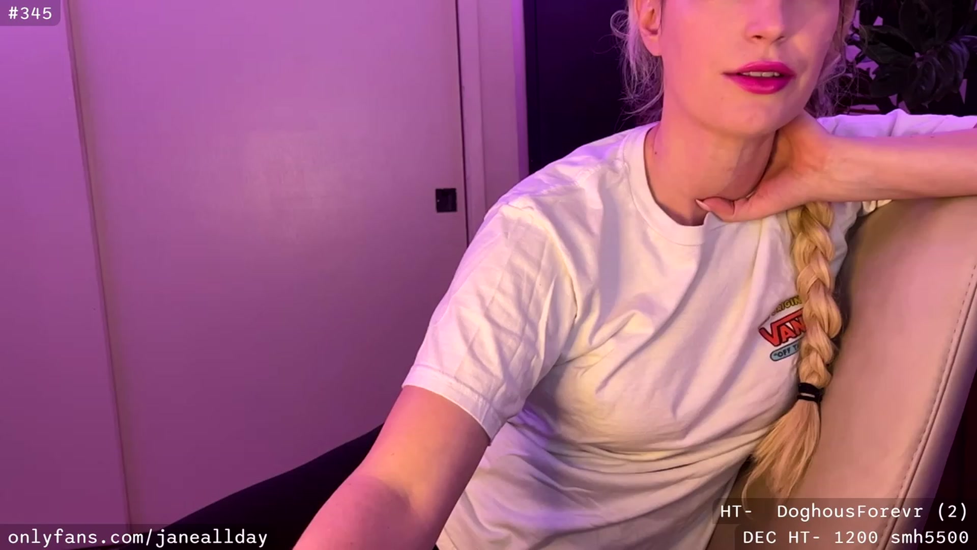 Gallery image thumbnail from JaneAllDay's myfreecams stream on, 12/21/2023, 04:01 image 5 of 20