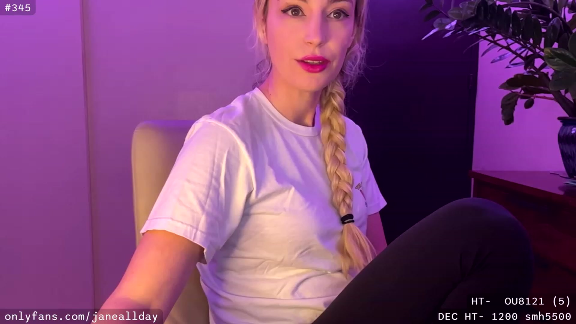 Gallery image thumbnail from JaneAllDay's myfreecams stream on, 12/21/2023, 04:01 image 13 of 20