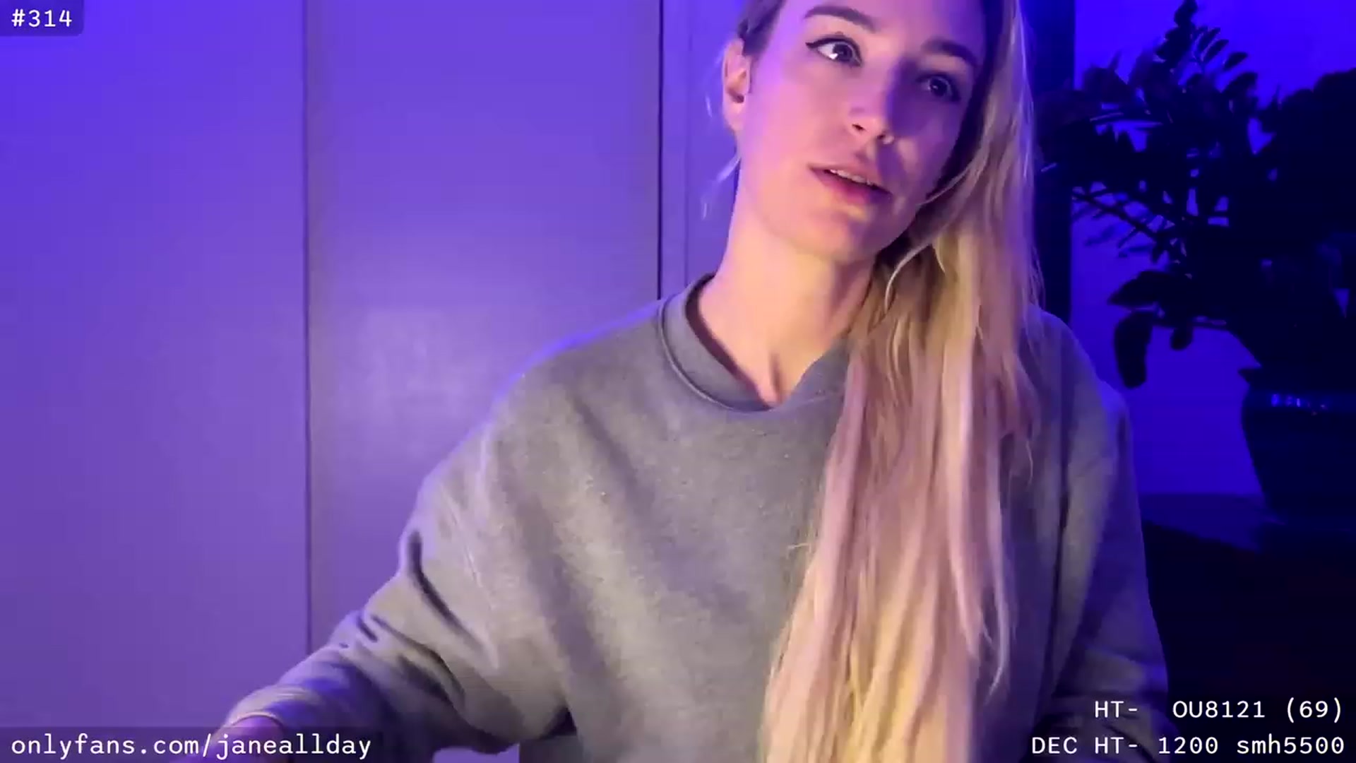 Gallery image thumbnail from JaneAllDay's myfreecams stream on, 12/22/2023, 05:09 image 3 of 20