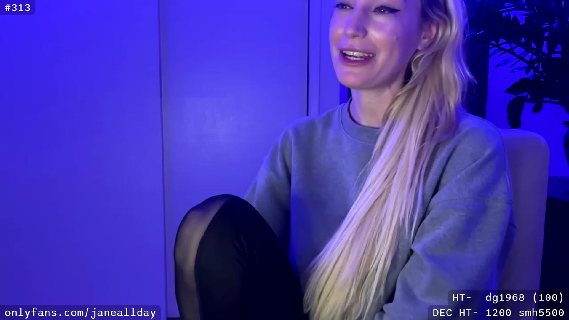 Gallery image thumbnail from JaneAllDay's myfreecams stream on, 12/22/2023, 05:09 image 15 of 20
