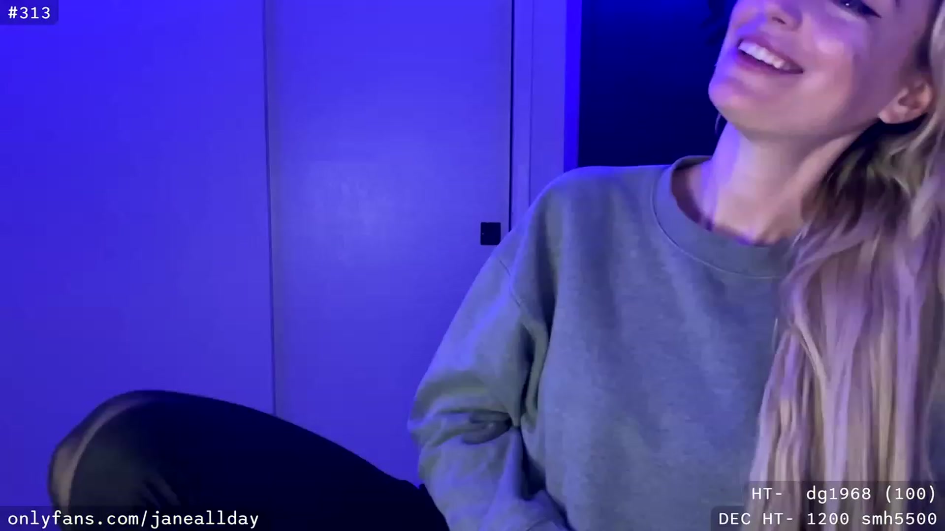 Gallery image thumbnail from JaneAllDay's myfreecams stream on, 12/22/2023, 05:09 image 16 of 20