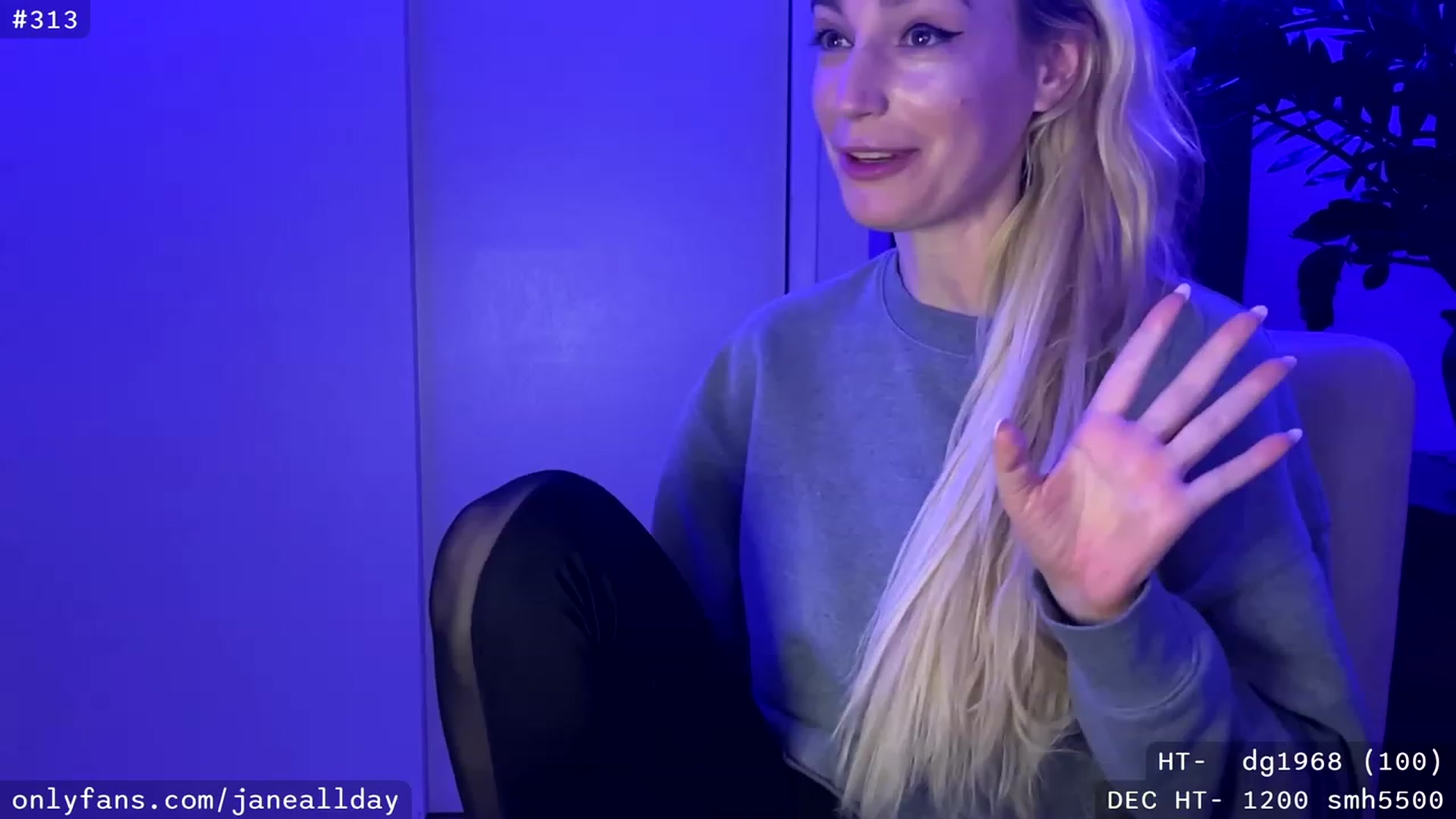 Gallery image thumbnail from JaneAllDay's myfreecams stream on, 12/22/2023, 05:09 image 14 of 20