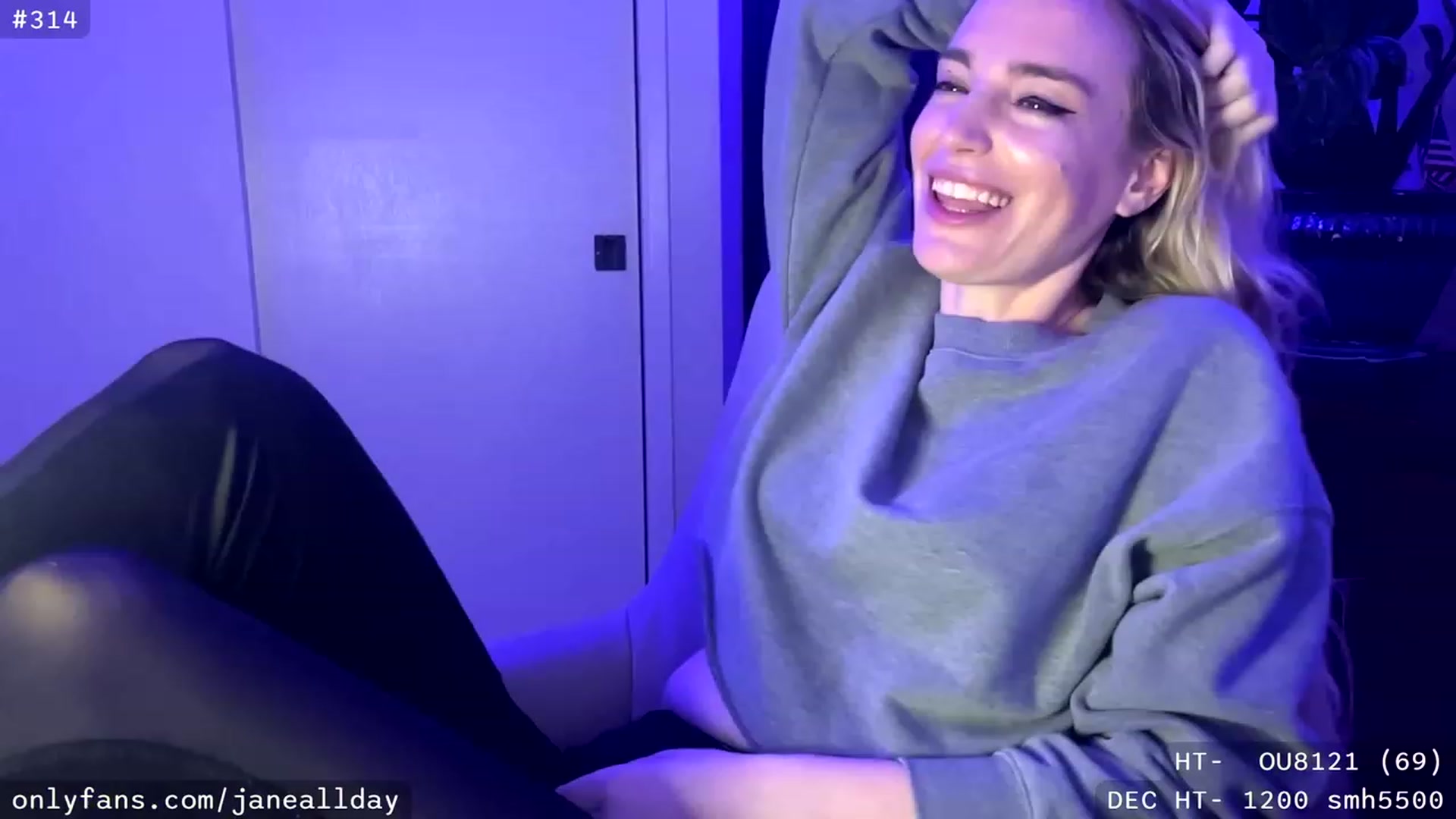 Gallery image thumbnail from JaneAllDay's myfreecams stream on, 12/22/2023, 05:09 image 8 of 20