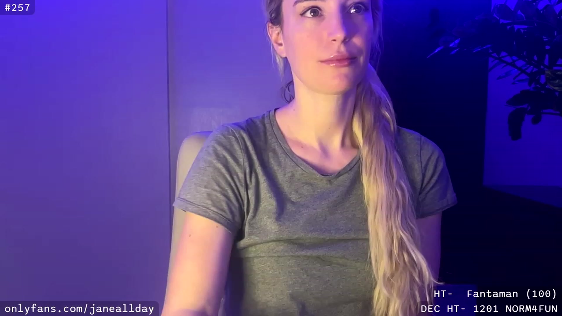 Gallery image thumbnail from JaneAllDay's myfreecams stream on, 12/24/2023, 06:43 image 18 of 20