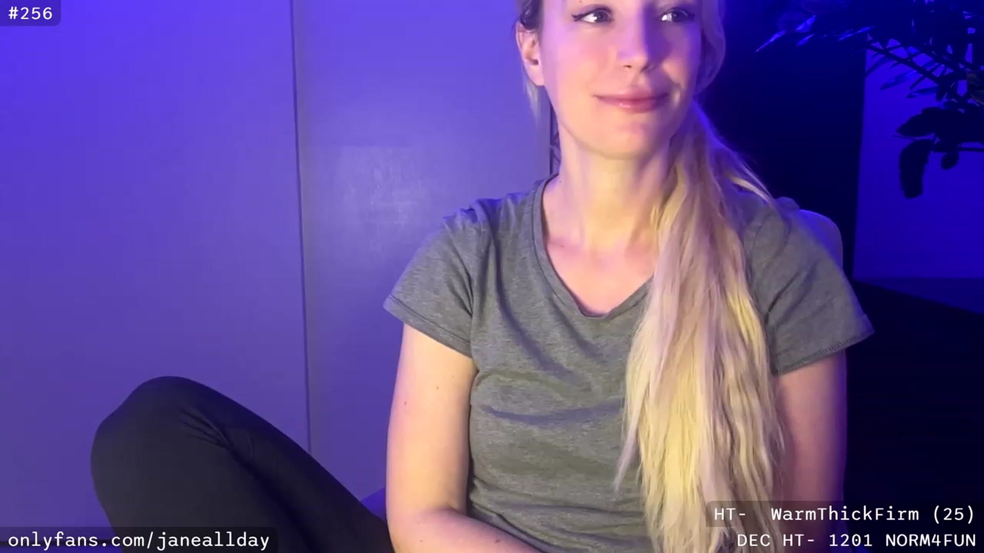 Gallery image thumbnail from JaneAllDay's myfreecams stream on, 12/24/2023, 06:43 image 12 of 20