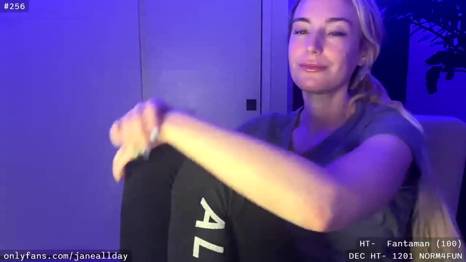 Gallery image thumbnail from JaneAllDay's myfreecams stream on, 12/24/2023, 06:43 image 16 of 20
