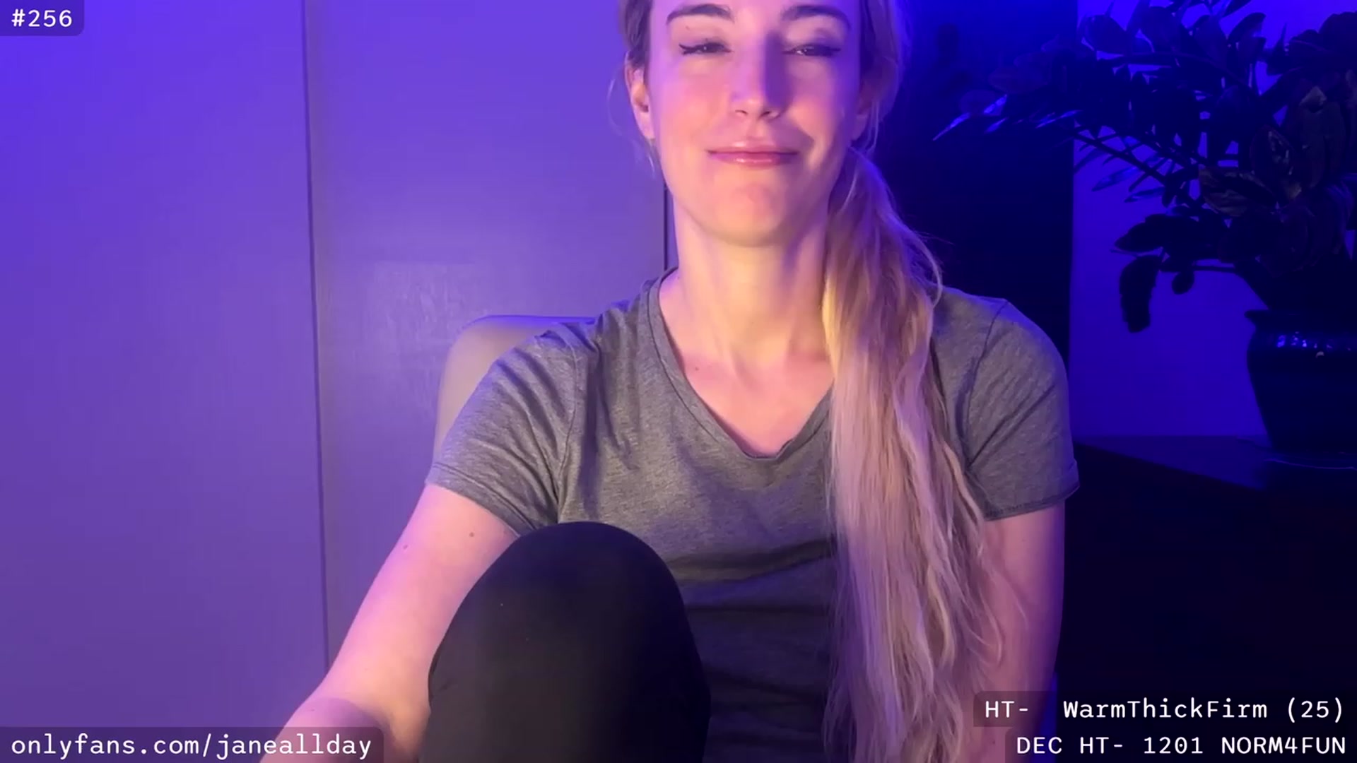 Gallery image thumbnail from JaneAllDay's myfreecams stream on, 12/24/2023, 06:43 image 6 of 20