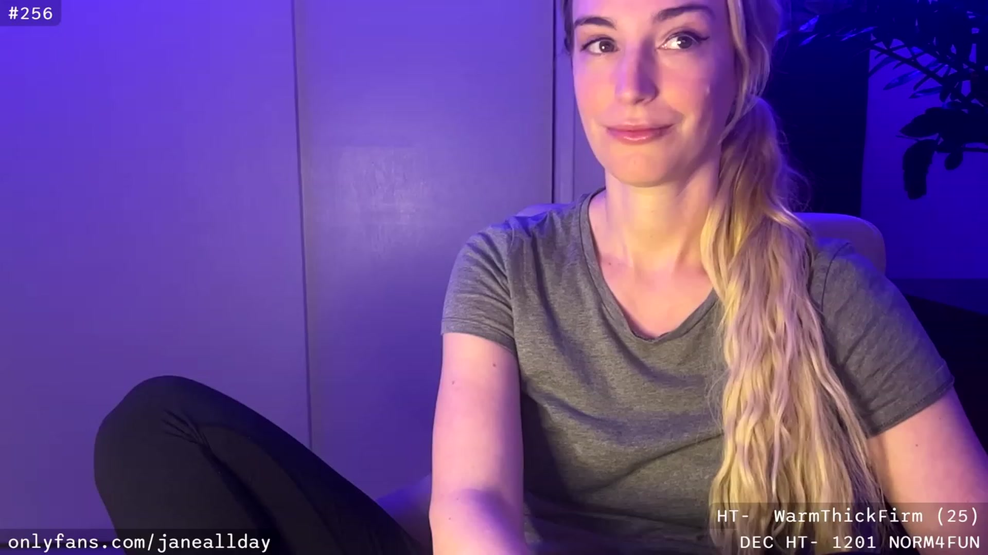 Gallery image thumbnail from JaneAllDay's myfreecams stream on, 12/24/2023, 06:43 image 13 of 20
