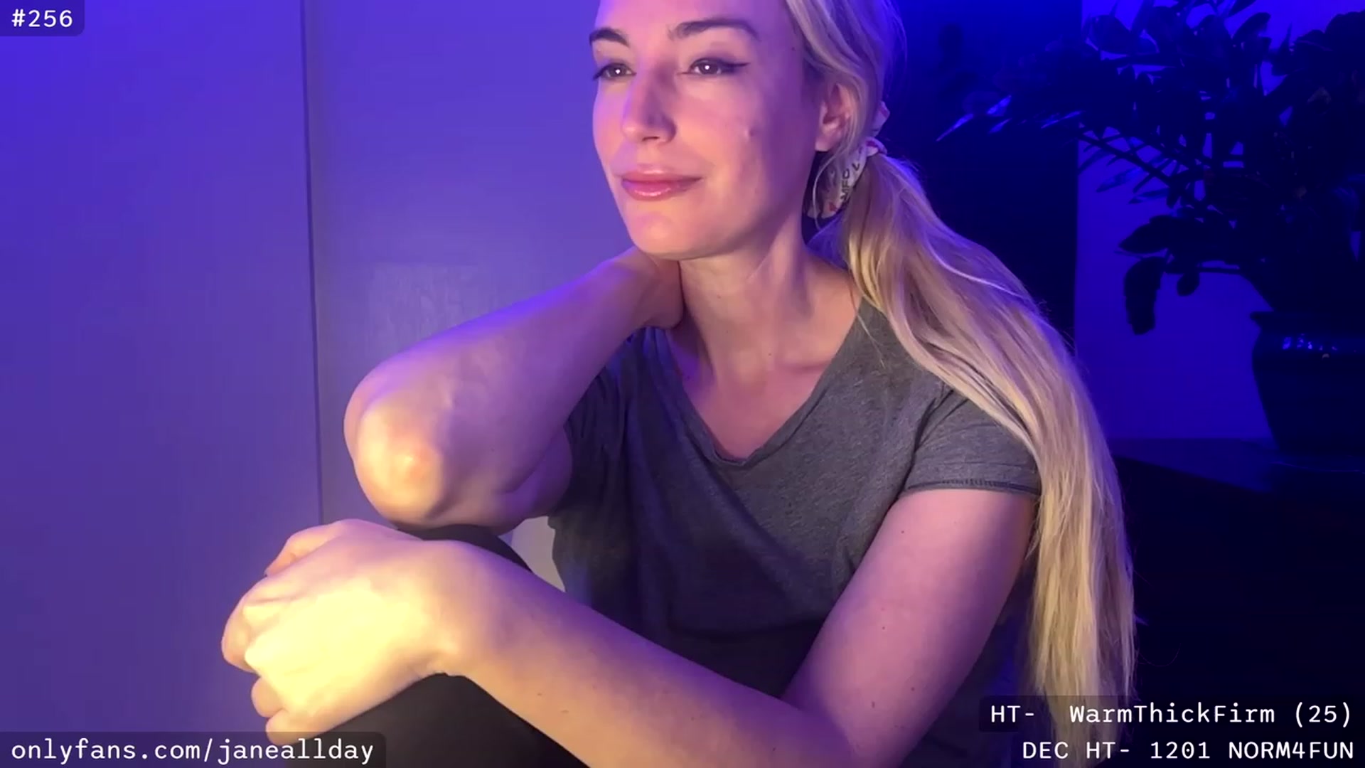 Gallery image thumbnail from JaneAllDay's myfreecams stream on, 12/24/2023, 06:43 image 10 of 20