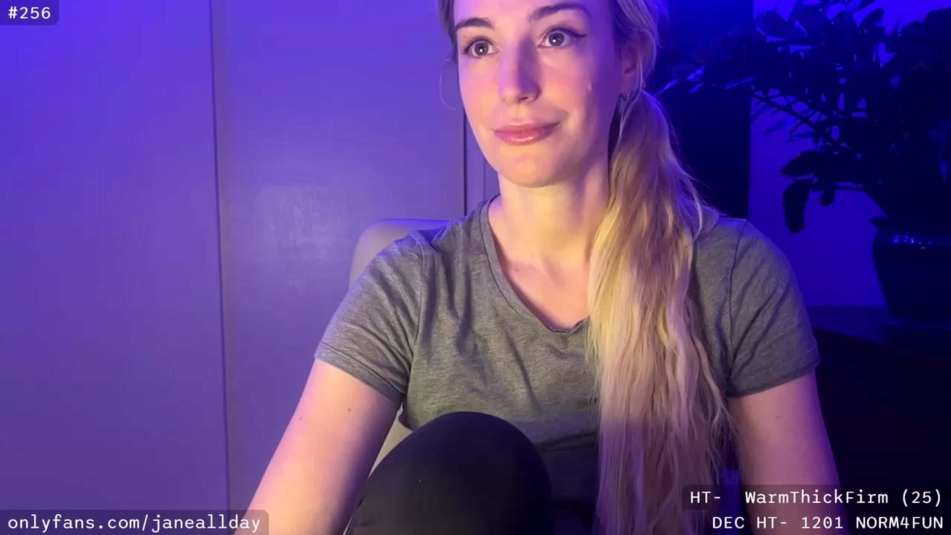 Gallery image thumbnail from JaneAllDay's myfreecams stream on, 12/24/2023, 06:43 image 7 of 20