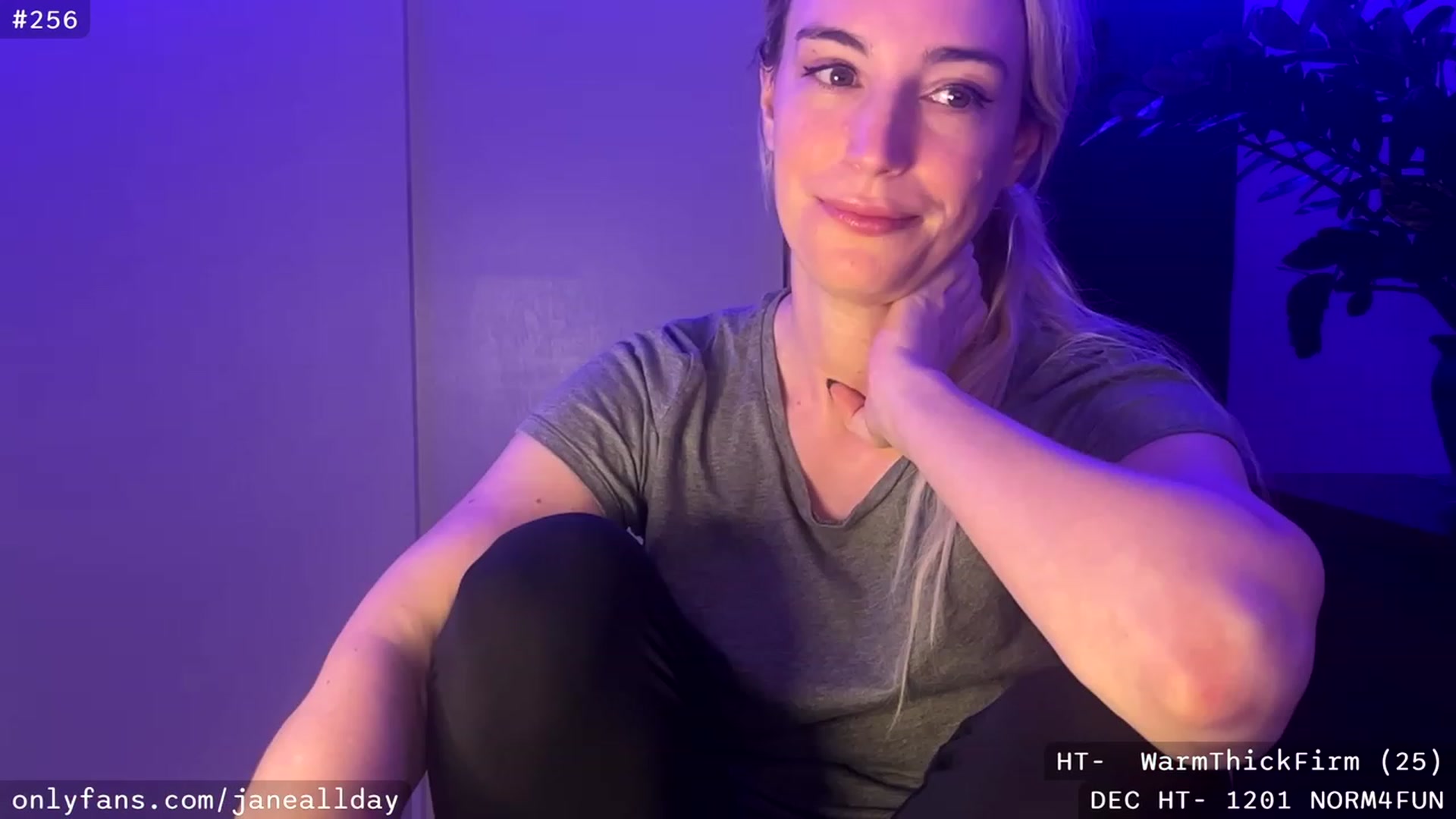Gallery image thumbnail from JaneAllDay's myfreecams stream on, 12/24/2023, 06:43 image 11 of 20