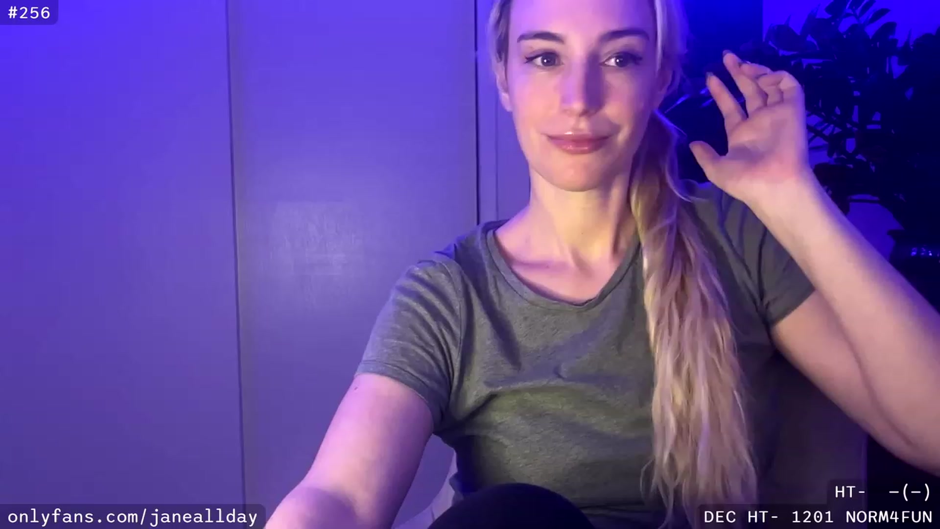 Gallery image thumbnail from JaneAllDay's myfreecams stream on, 12/24/2023, 06:43 image 1 of 20