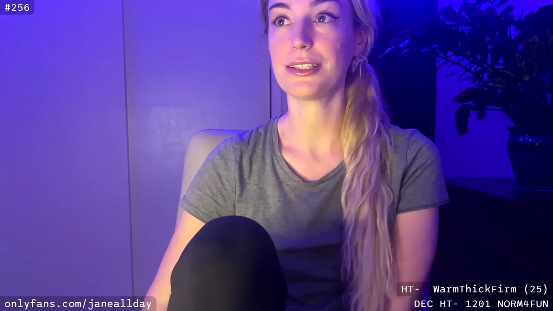 Gallery image thumbnail from JaneAllDay's myfreecams stream on, 12/24/2023, 06:43 image 8 of 20