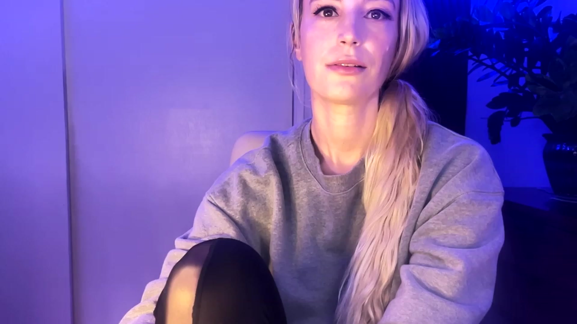 Gallery image thumbnail from JaneAllDay's myfreecams stream on, 12/31/2023, 04:24 image 1 of 20