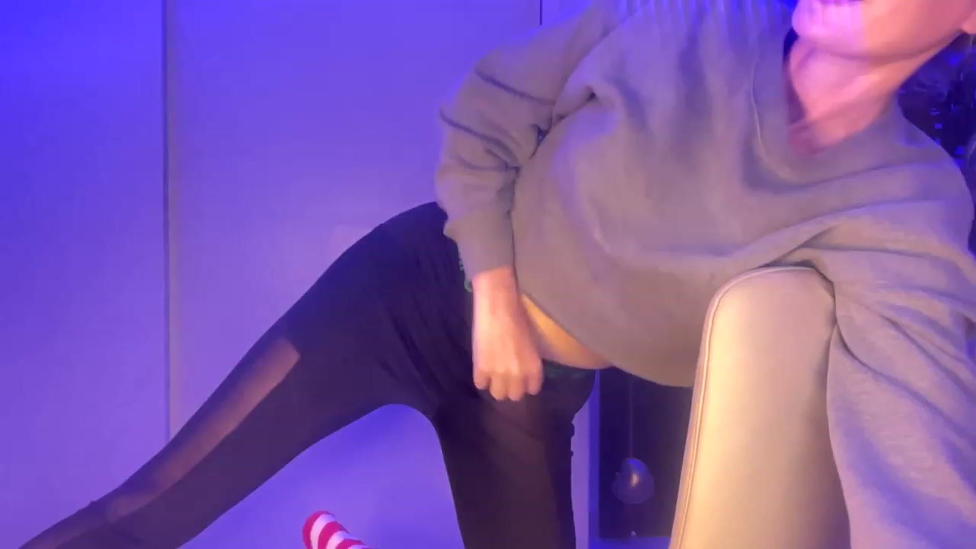 Gallery image thumbnail from JaneAllDay's myfreecams stream on, 12/31/2023, 04:24 image 12 of 20