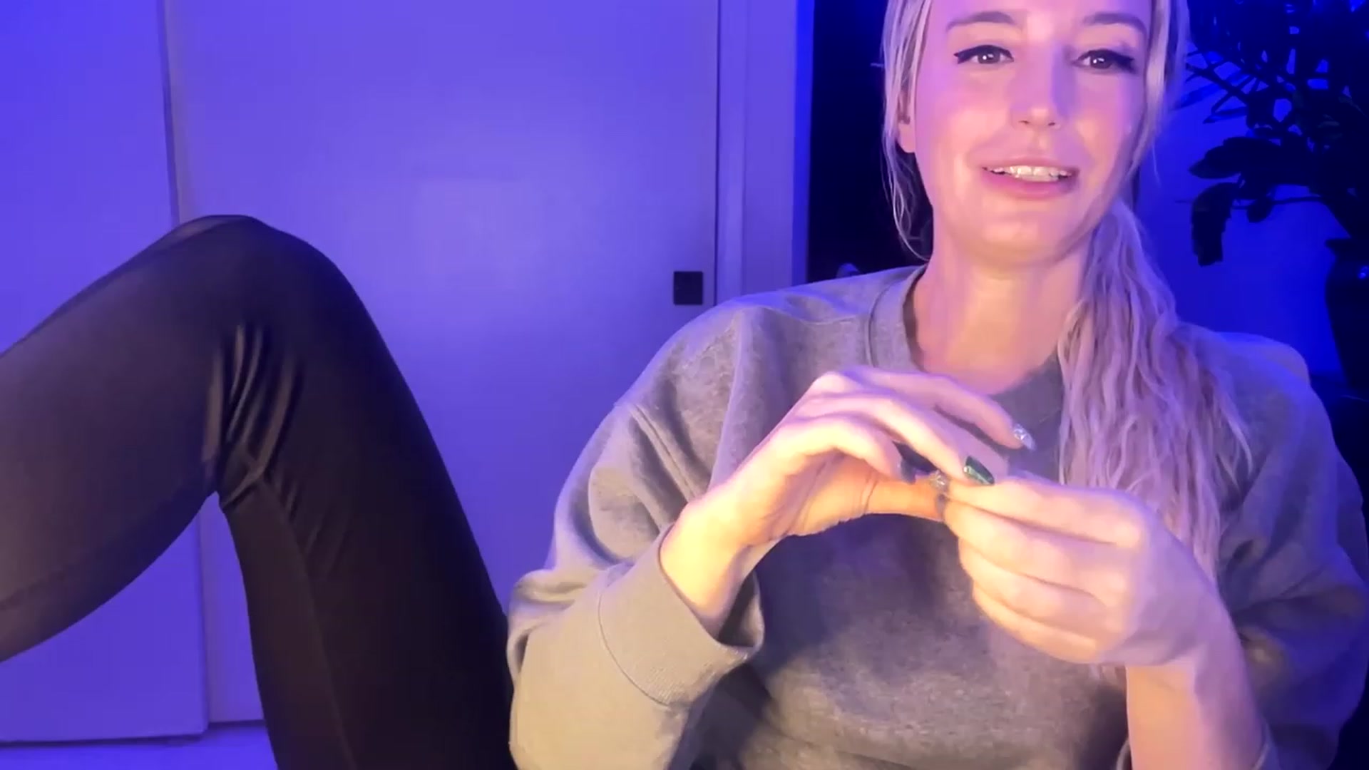 Gallery image thumbnail from JaneAllDay's myfreecams stream on, 12/31/2023, 04:24 image 18 of 20