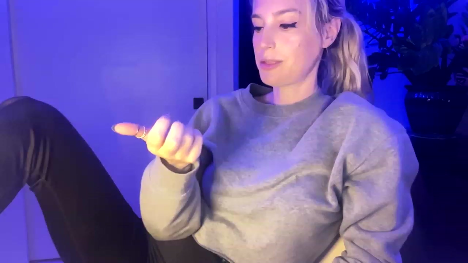 Gallery image thumbnail from JaneAllDay's myfreecams stream on, 12/31/2023, 04:24 image 20 of 20