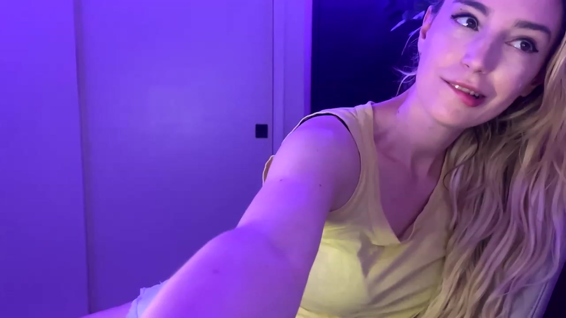 Gallery image thumbnail from JaneAllDay's myfreecams stream on, 01/04/2024, 05:34 image 1 of 20