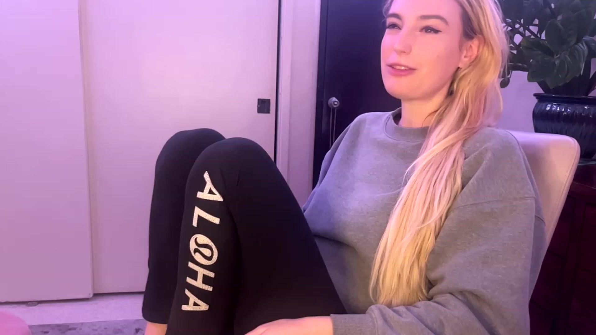 Gallery image thumbnail from JaneAllDay's myfreecams stream on, 01/09/2024, 04:58 image 4 of 20