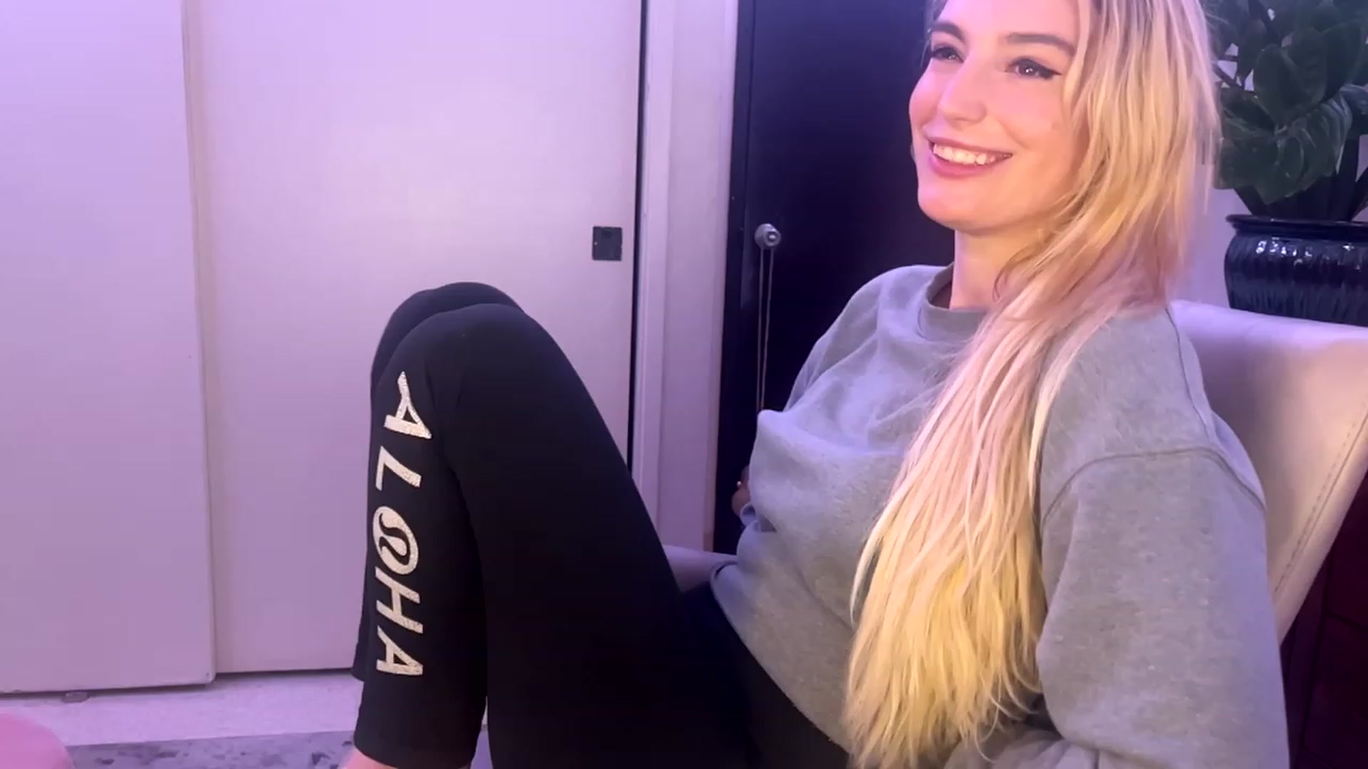 Gallery image thumbnail from JaneAllDay's myfreecams stream on, 01/09/2024, 04:58 image 1 of 20