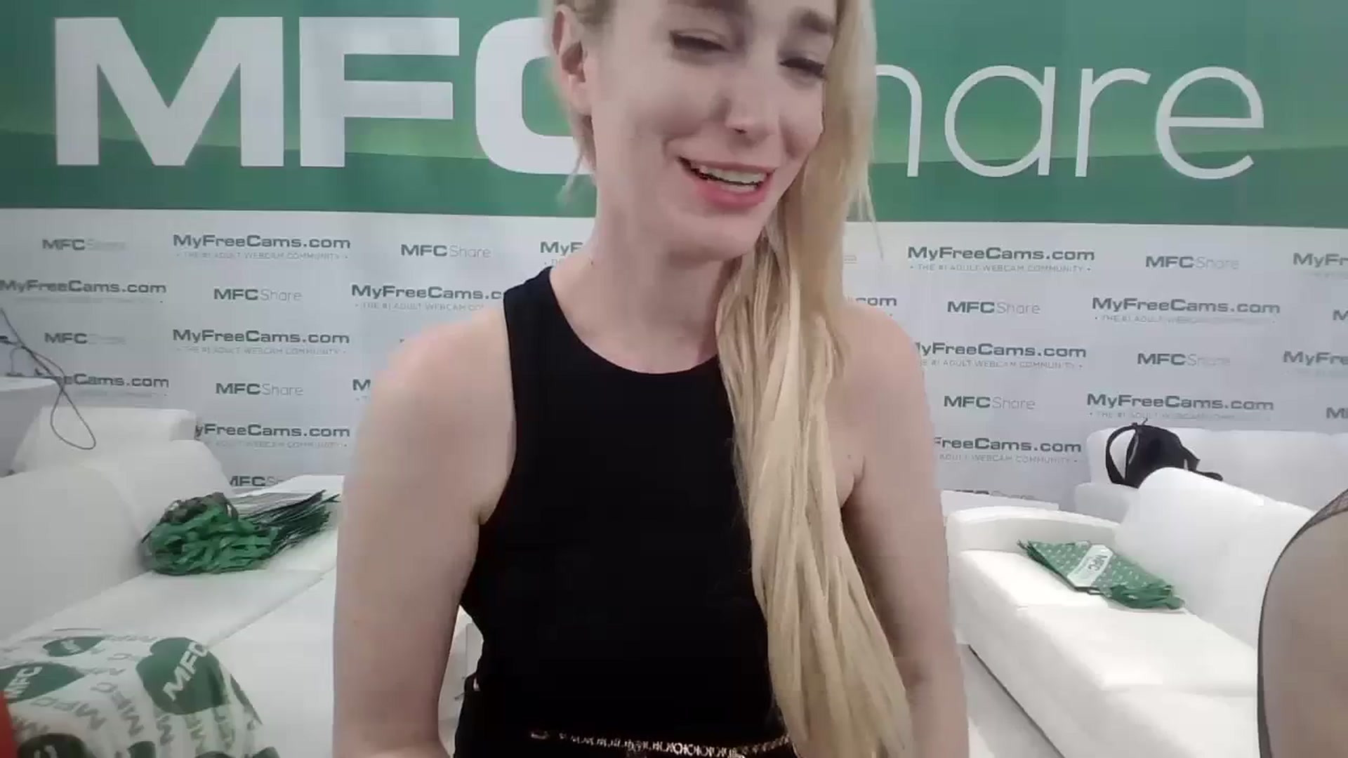 Gallery image thumbnail from JaneAllDay's myfreecams stream on, 01/25/2024, 02:53 image 2 of 20