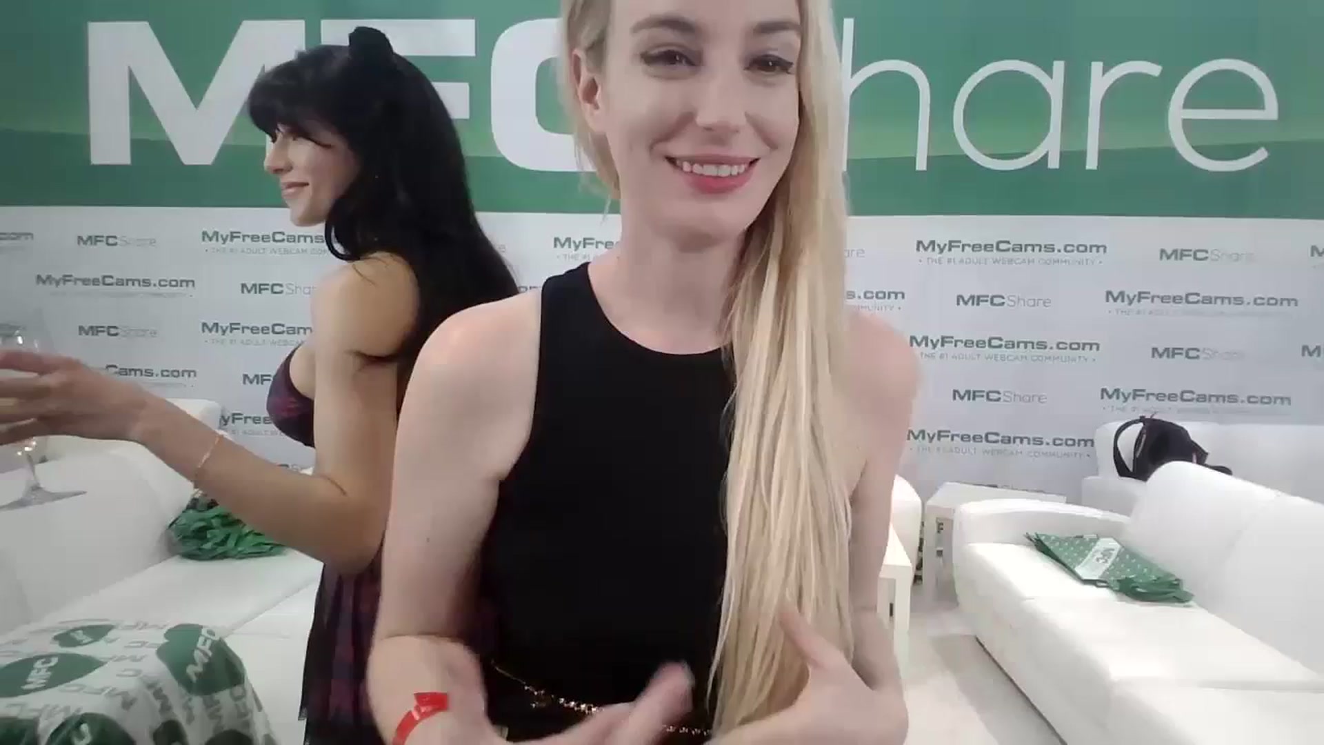 Gallery image thumbnail from JaneAllDay's myfreecams stream on, 01/25/2024, 02:53 image 1 of 20