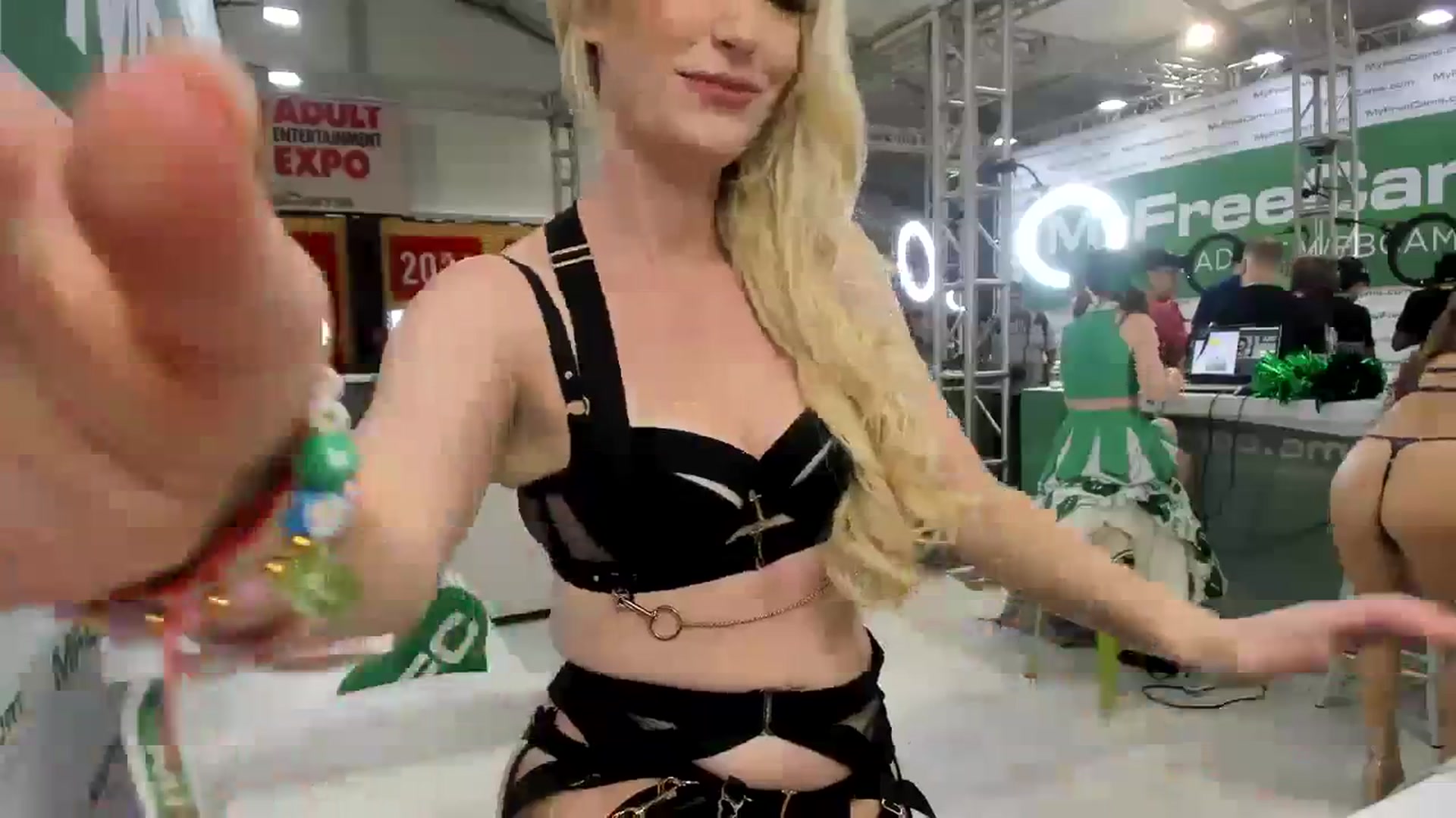 Gallery image thumbnail from JaneAllDay's myfreecams stream on, 01/25/2024, 22:15 image 6 of 20