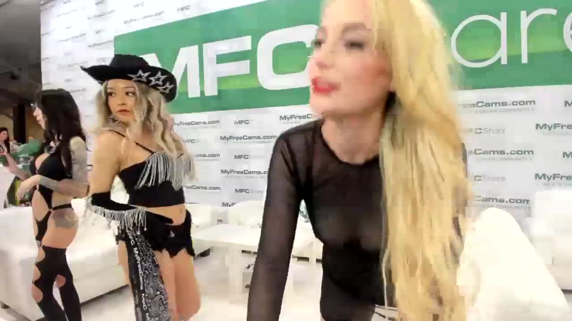 Gallery image thumbnail from JaneAllDay's myfreecams stream on, 01/26/2024, 23:37 image 16 of 20