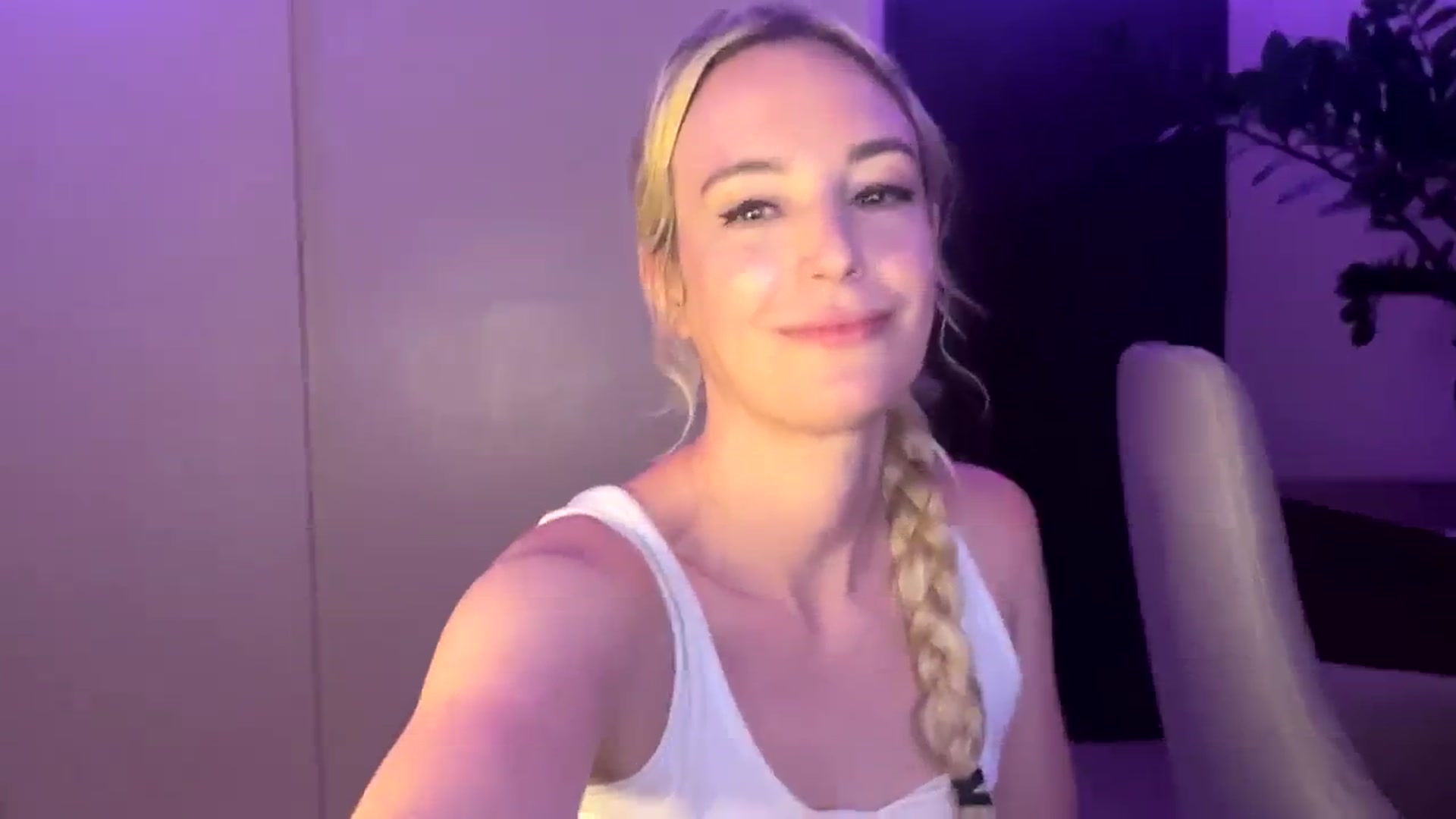 Gallery image thumbnail from JaneAllDay's myfreecams stream on, 02/12/2024, 06:57 image 6 of 20