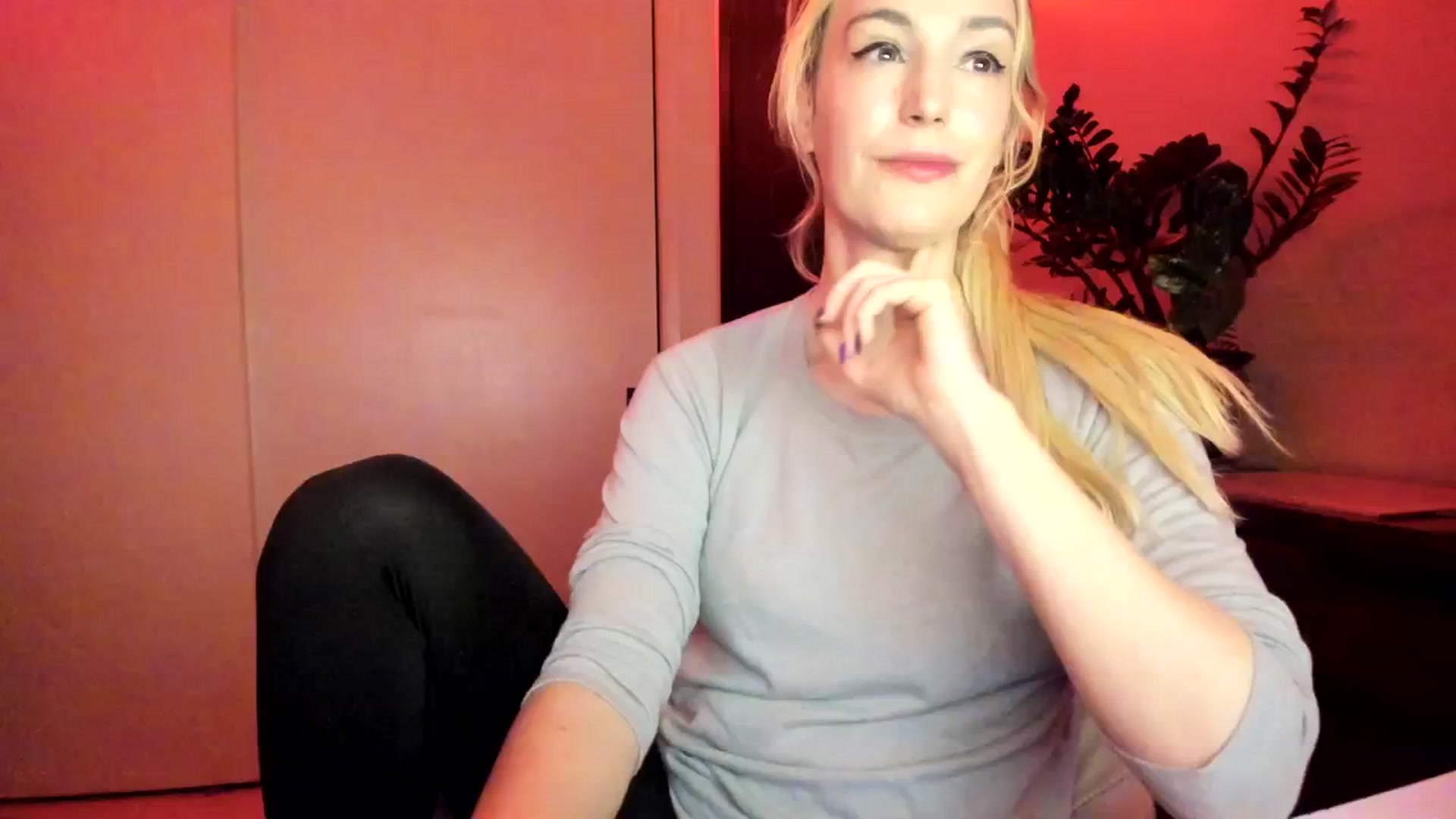 Gallery image thumbnail from JaneAllDay's myfreecams stream on, 02/15/2024, 05:53 image 17 of 20