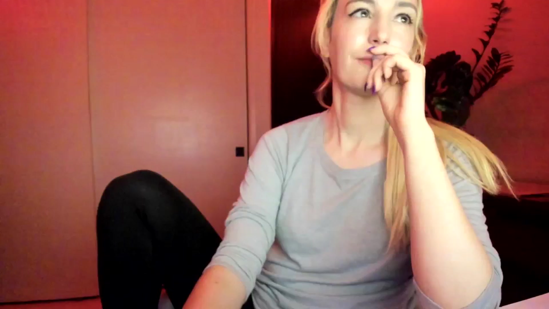 Gallery image thumbnail from JaneAllDay's myfreecams stream on, 02/15/2024, 05:53 image 18 of 20