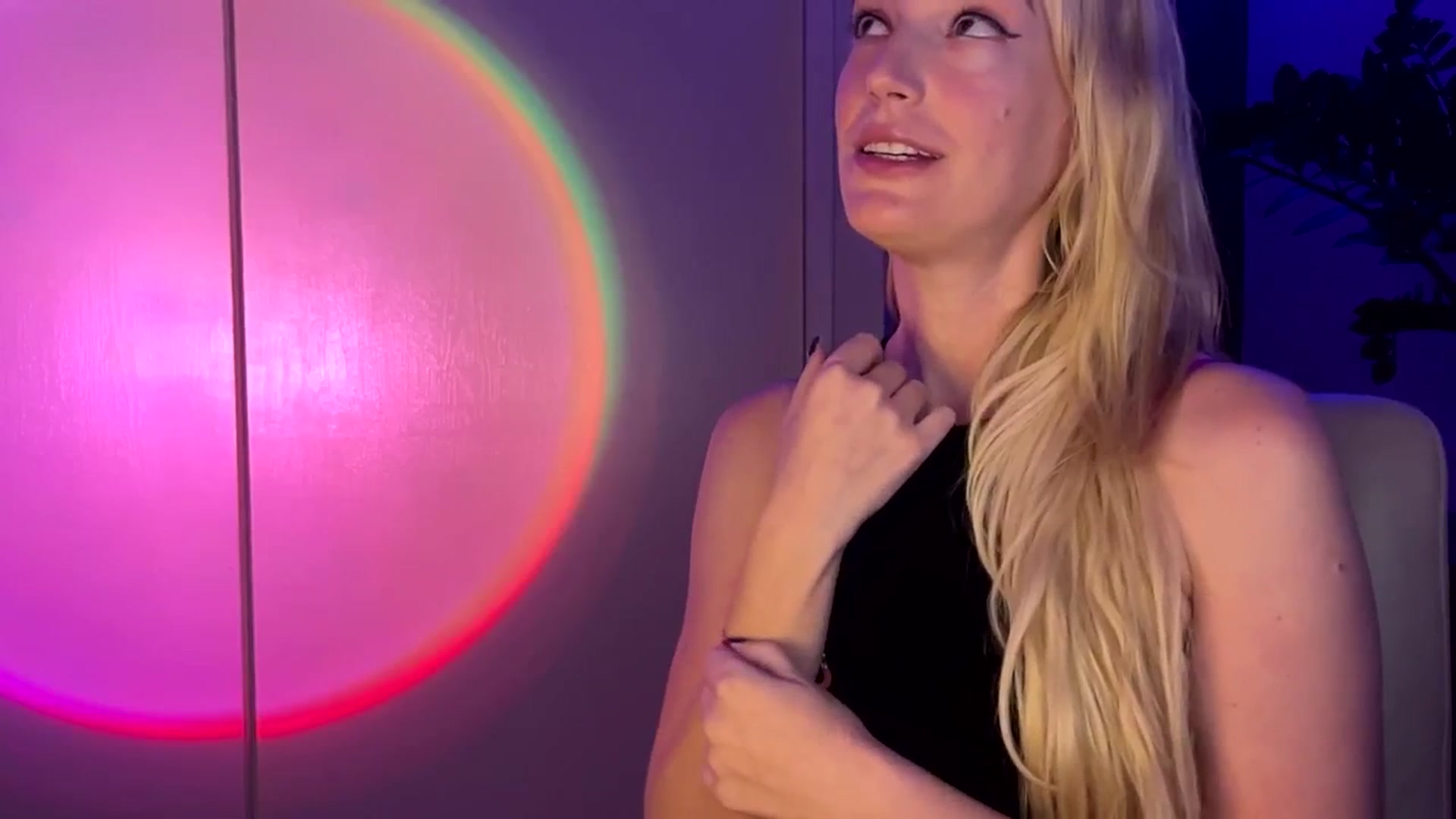 Gallery image thumbnail from JaneAllDay's myfreecams stream on, 02/22/2024, 05:50 image 10 of 20