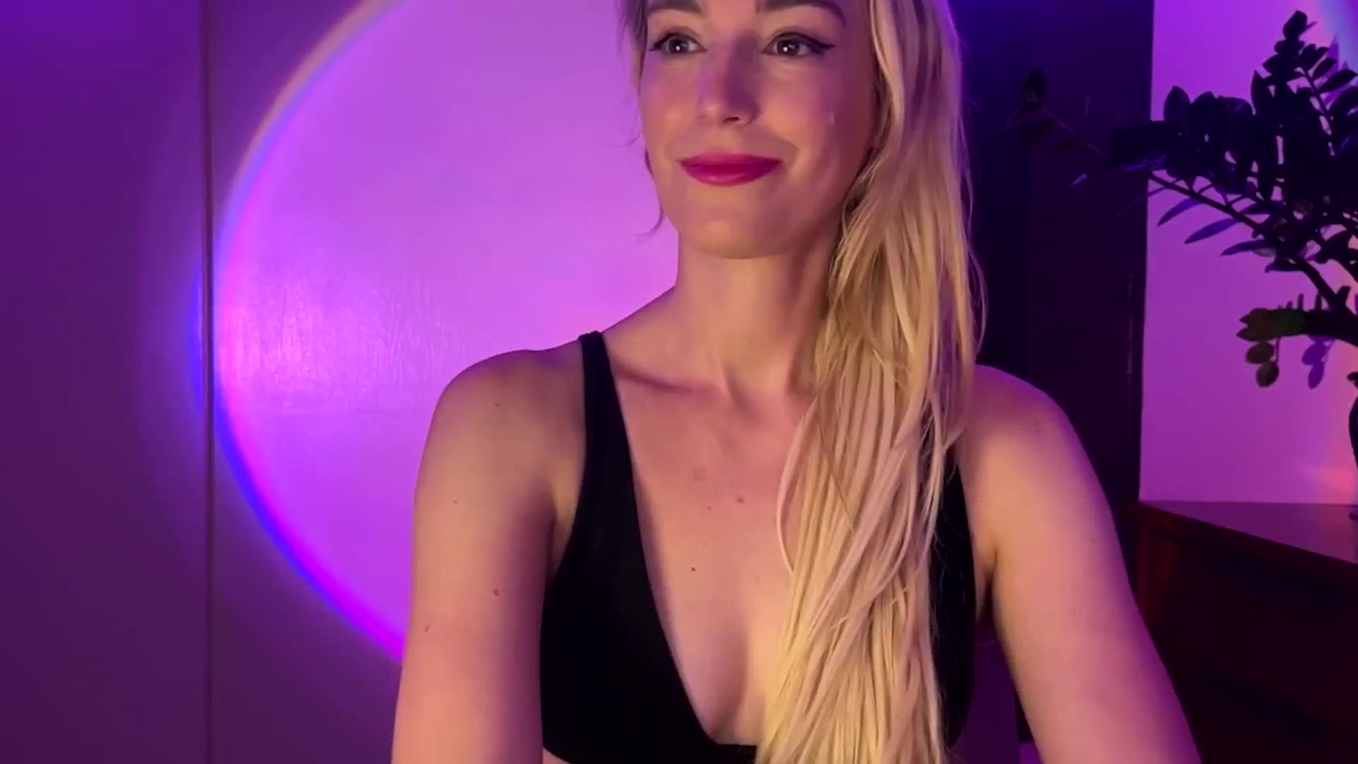 Gallery image thumbnail from JaneAllDay's myfreecams stream on, 02/25/2024, 06:05 image 8 of 20