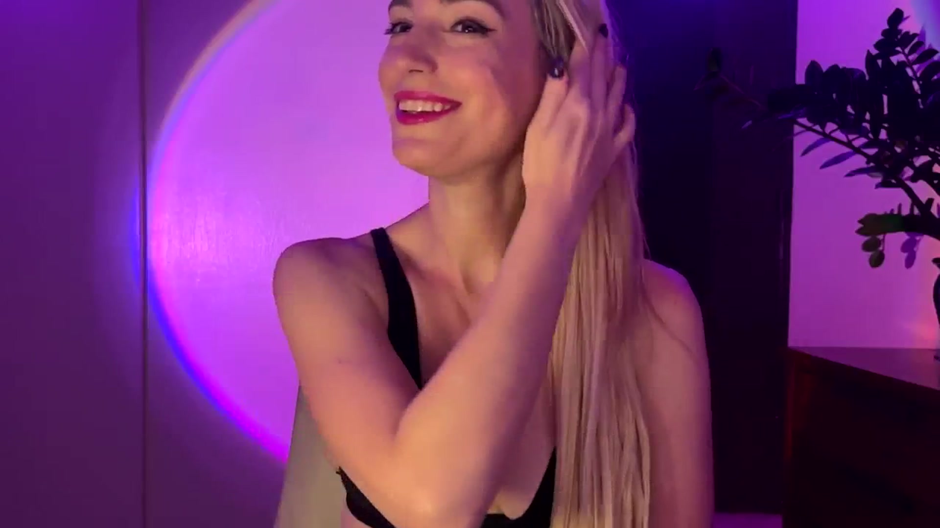 Gallery image thumbnail from JaneAllDay's myfreecams stream on, 02/25/2024, 06:05 image 5 of 20