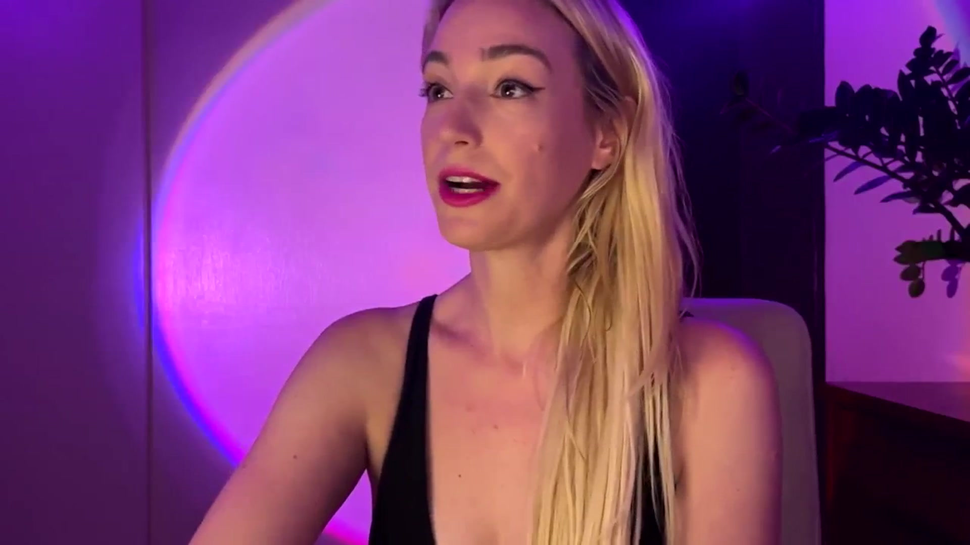 Gallery image thumbnail from JaneAllDay's myfreecams stream on, 02/25/2024, 06:05 image 2 of 20