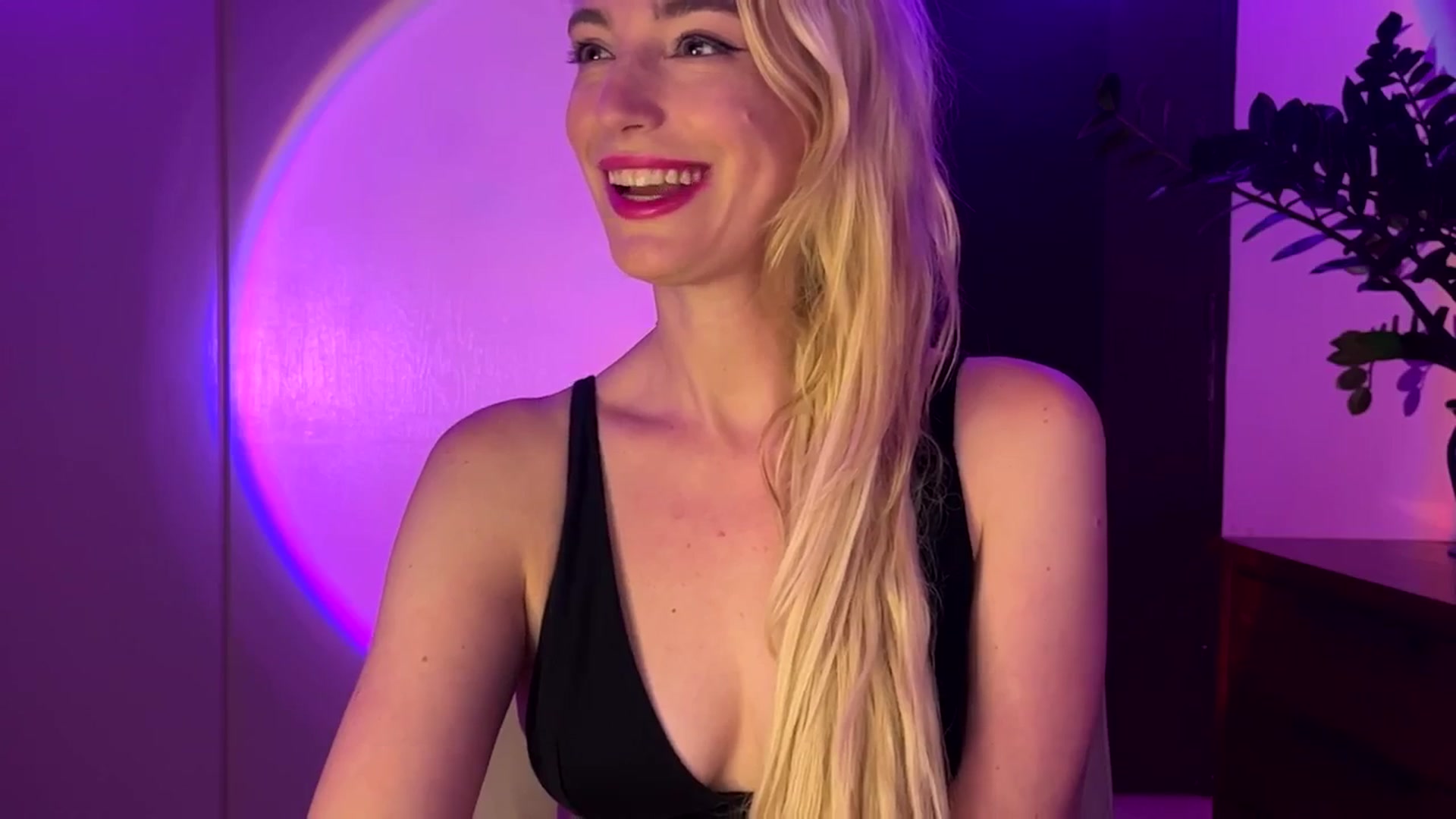 Gallery image thumbnail from JaneAllDay's myfreecams stream on, 02/25/2024, 06:05 image 10 of 20