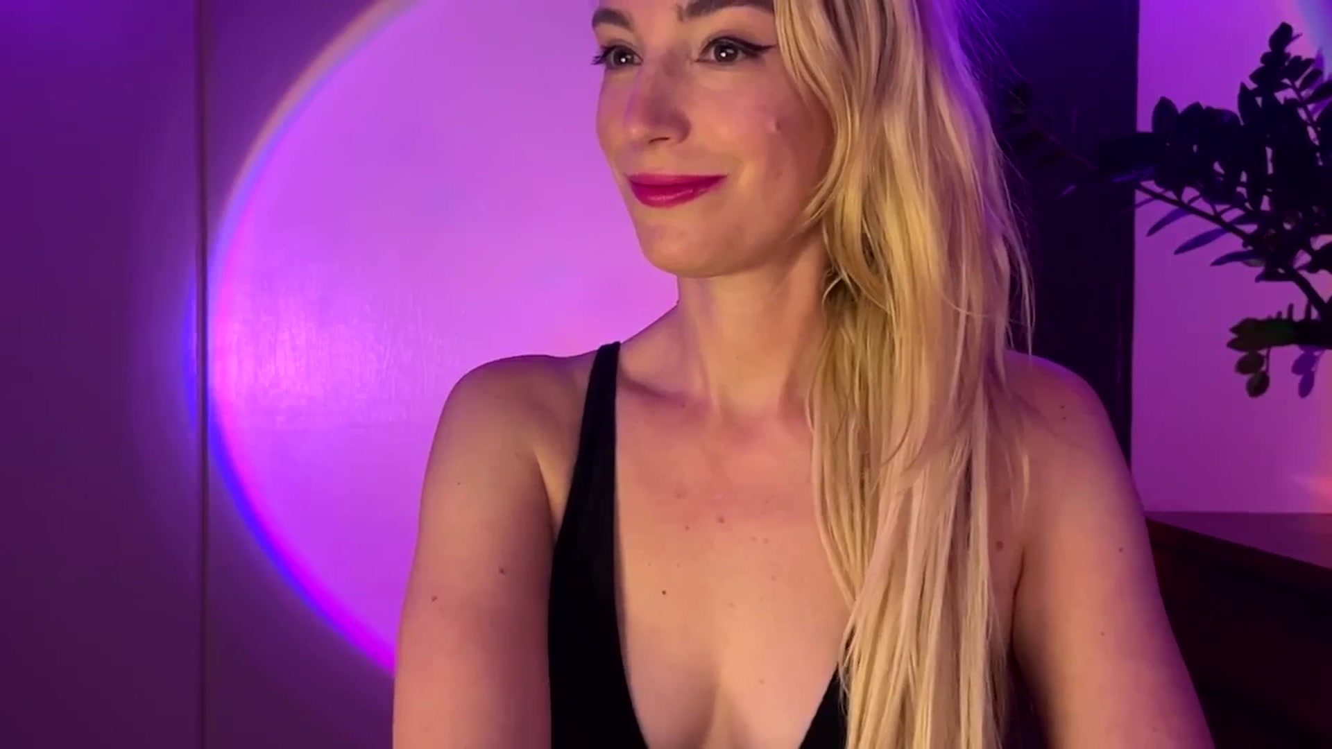 Gallery image thumbnail from JaneAllDay's myfreecams stream on, 02/25/2024, 06:05 image 4 of 20