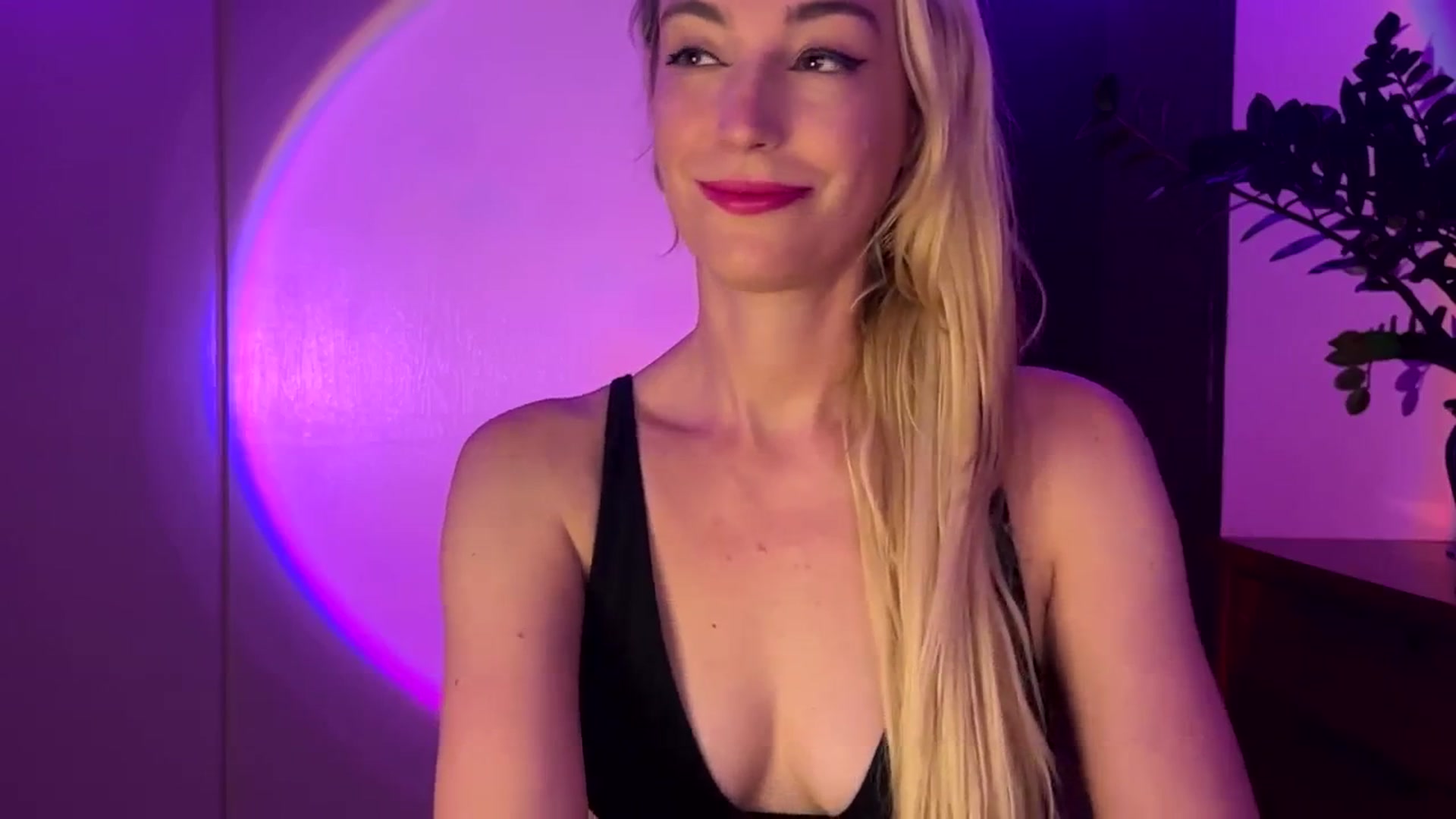 Gallery image thumbnail from JaneAllDay's myfreecams stream on, 02/25/2024, 06:05 image 6 of 20