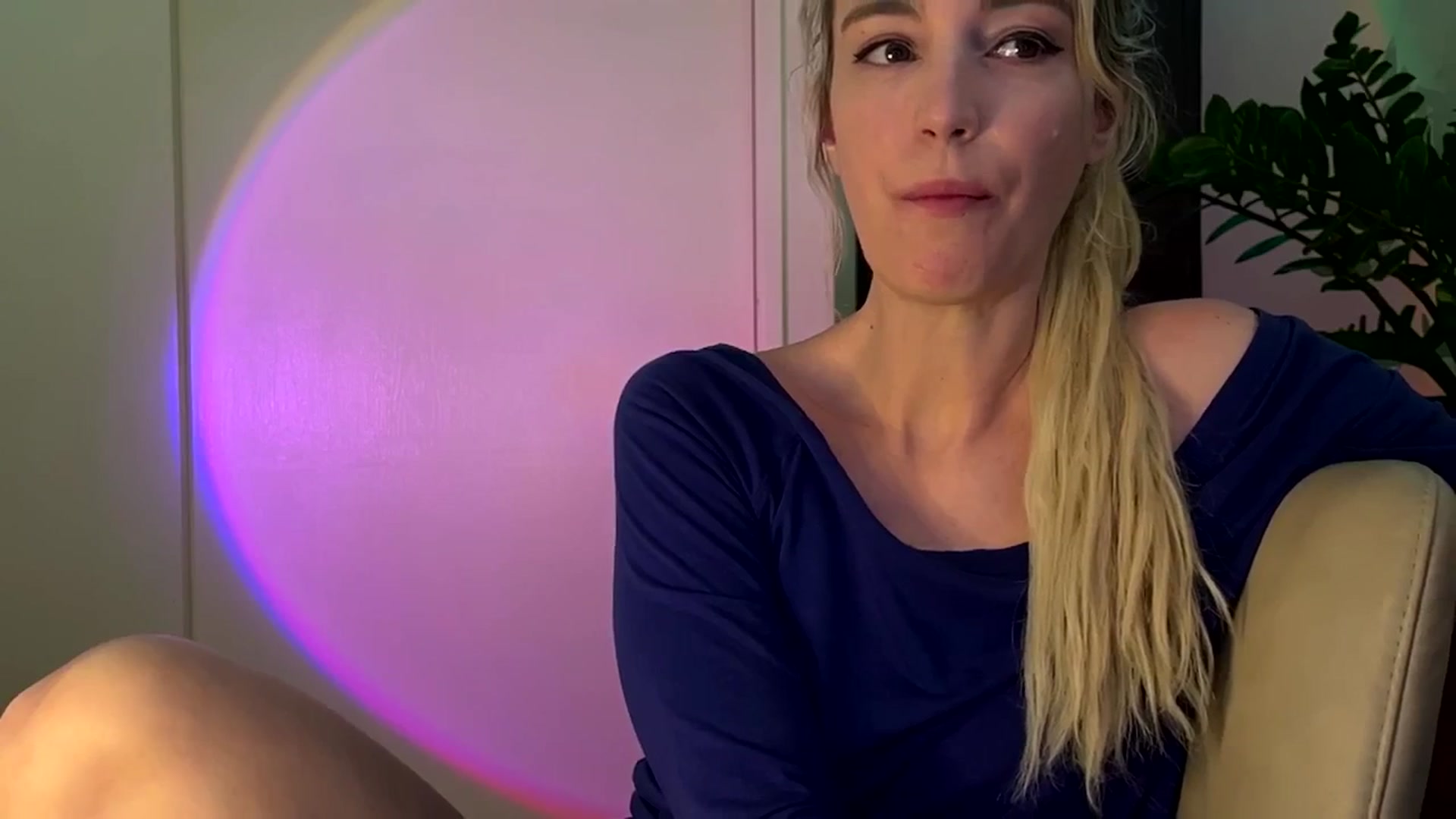 Gallery image thumbnail from JaneAllDay's myfreecams stream on, 02/27/2024, 04:06 image 9 of 20