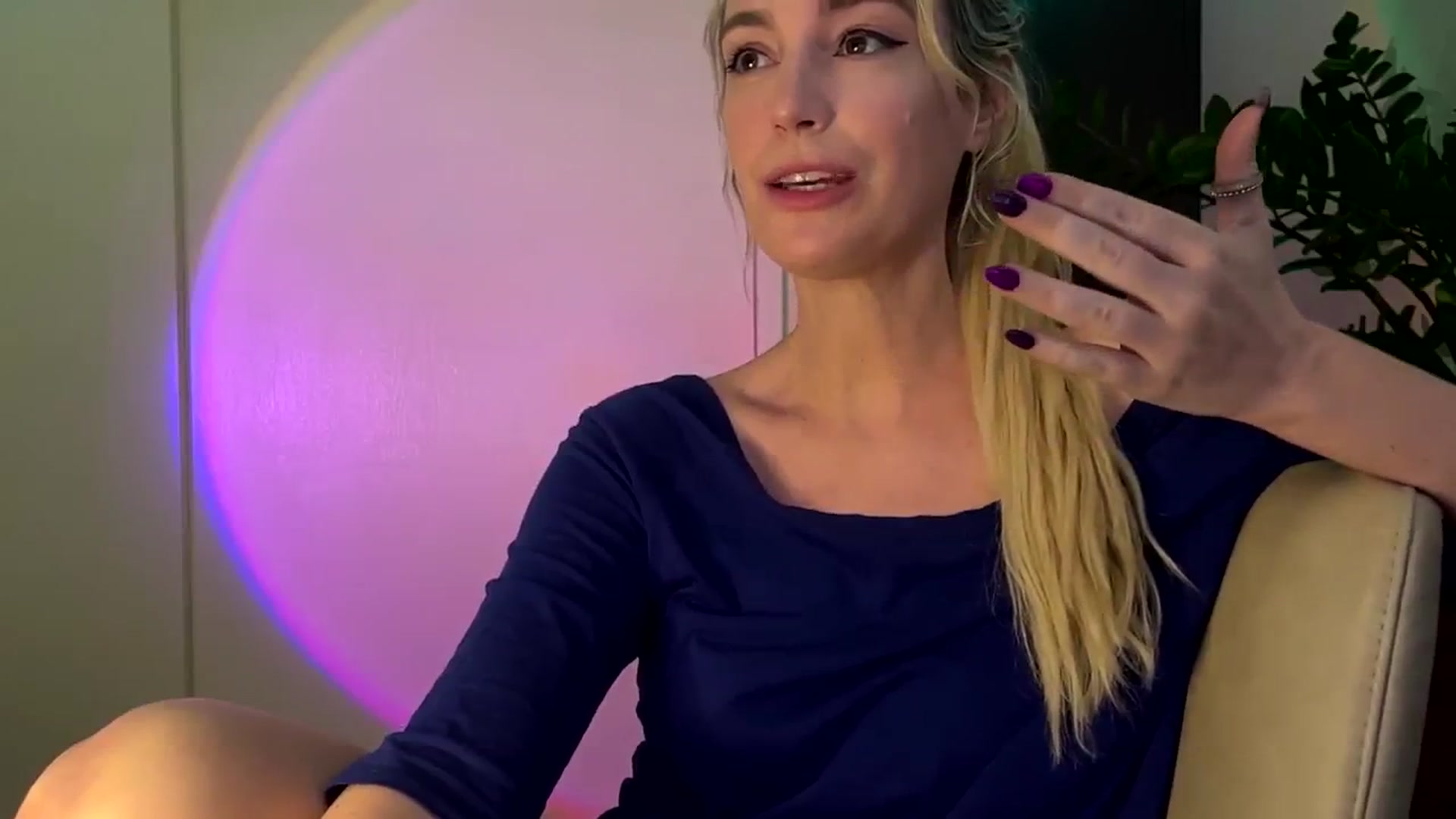 Gallery image thumbnail from JaneAllDay's myfreecams stream on, 02/27/2024, 04:06 image 8 of 20