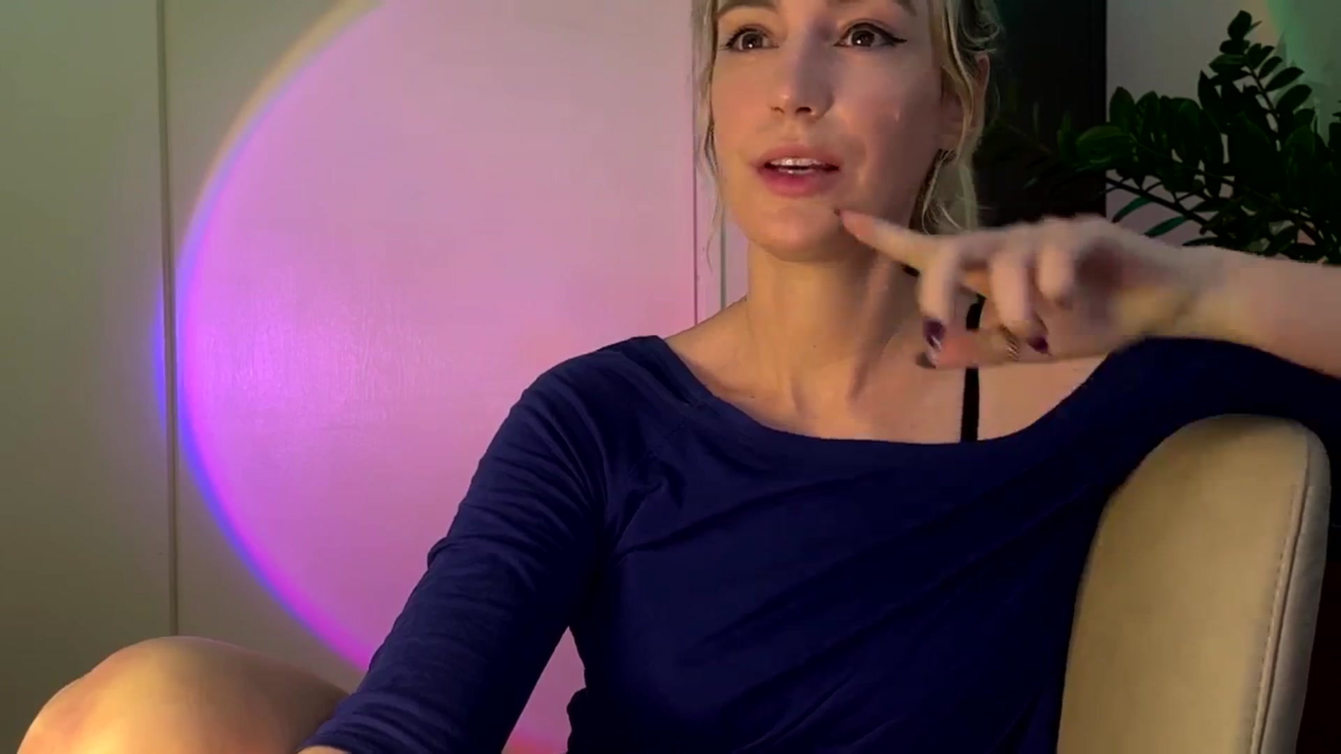 Gallery image thumbnail from JaneAllDay's myfreecams stream on, 02/27/2024, 04:06 image 4 of 20