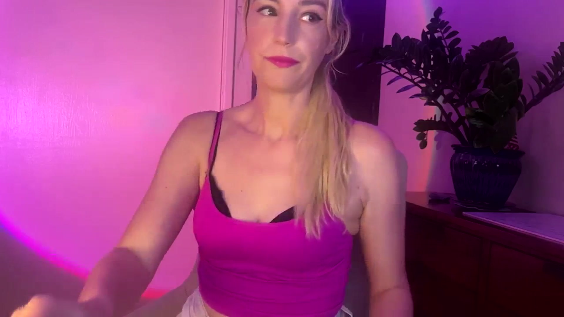 Gallery image thumbnail from JaneAllDay's myfreecams stream on, 02/29/2024, 07:00 image 4 of 20