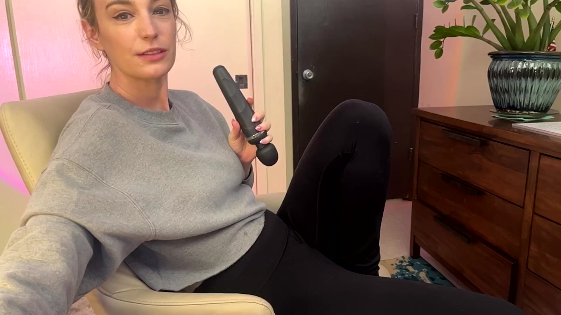 Gallery image thumbnail from JaneAllDay's myfreecams stream on, 03/07/2024, 21:03 image 15 of 20